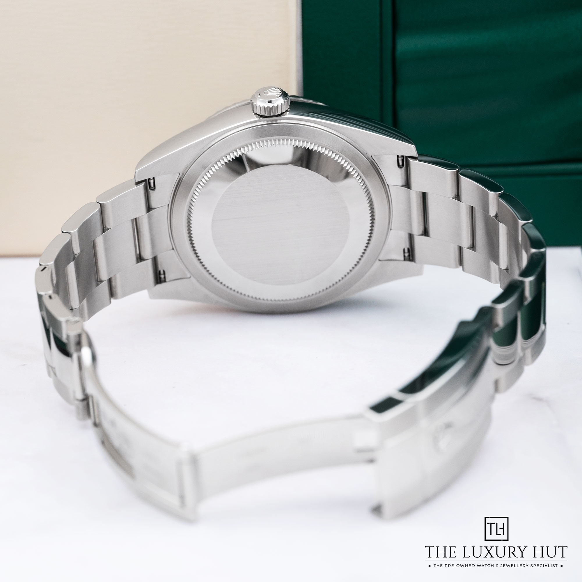 2025/07/Rolex_Sky-Dweller_Steel_Gold_42_Mint_Green_51928-c.jpg