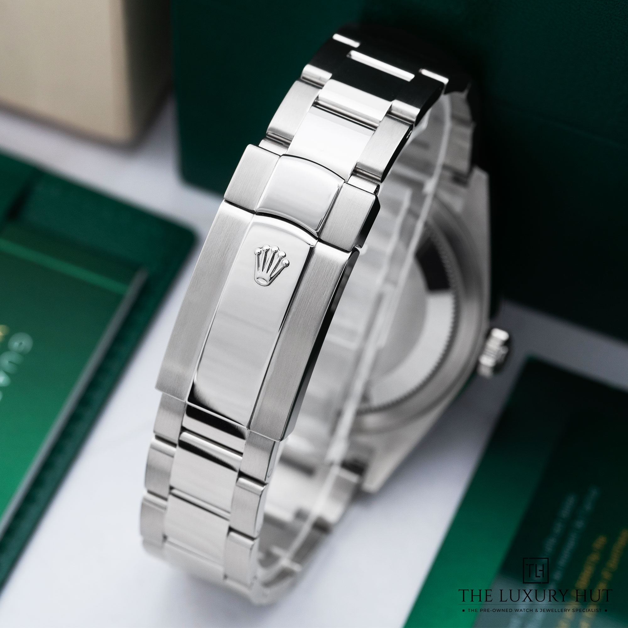 2025/07/Rolex_Sky-Dweller_Steel_Gold_42_Mint_Green_51928-d.jpg