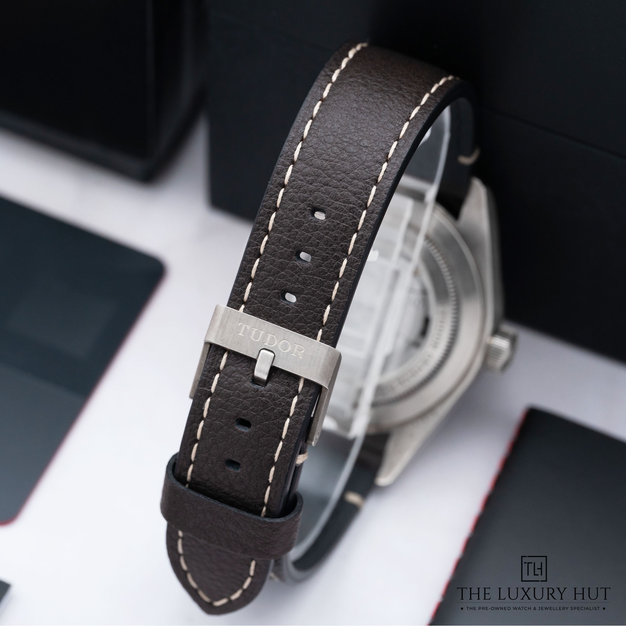 2025/07/Tudor_Black_Bay_Fifty-Eight_39mm_Taupe_Dial_51947-d.jpg