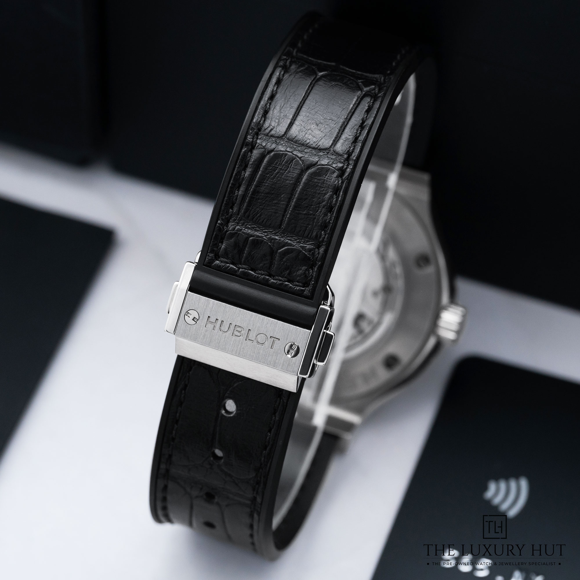 2025/08/Hublot_Classic_Fusion_Titanium_38mm_Black_52061-d.jpg