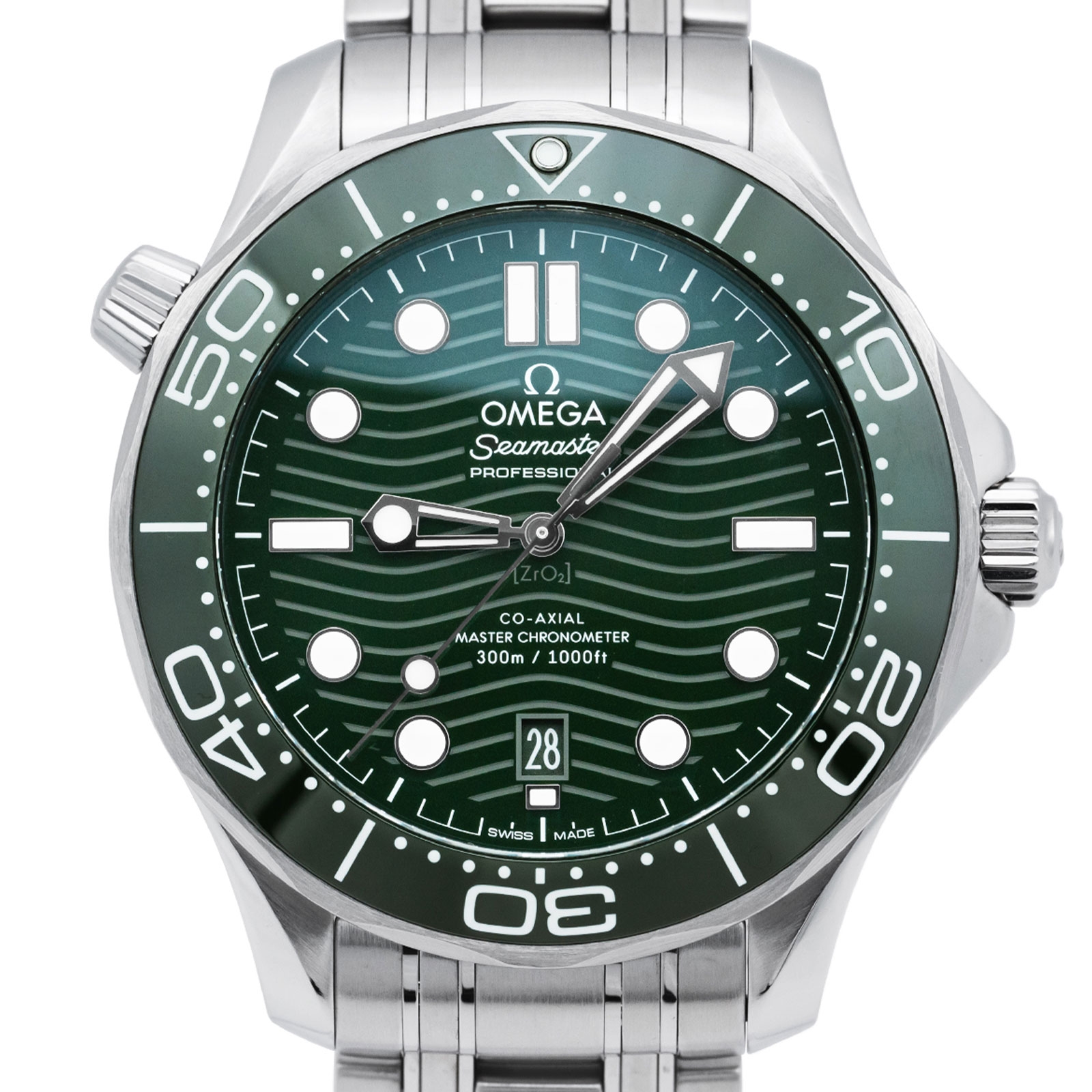 2025/08/Omega_Seamaster_Diver_Steel_Green_Wave_52119-cr.jpg