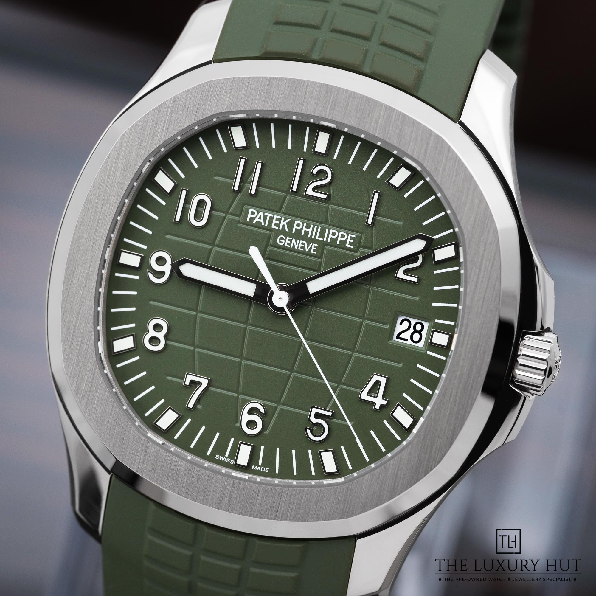 2025/08/Patek_Philippe_Aquanaut_Jumbo_Khaki_Green_LB674-f.jpg