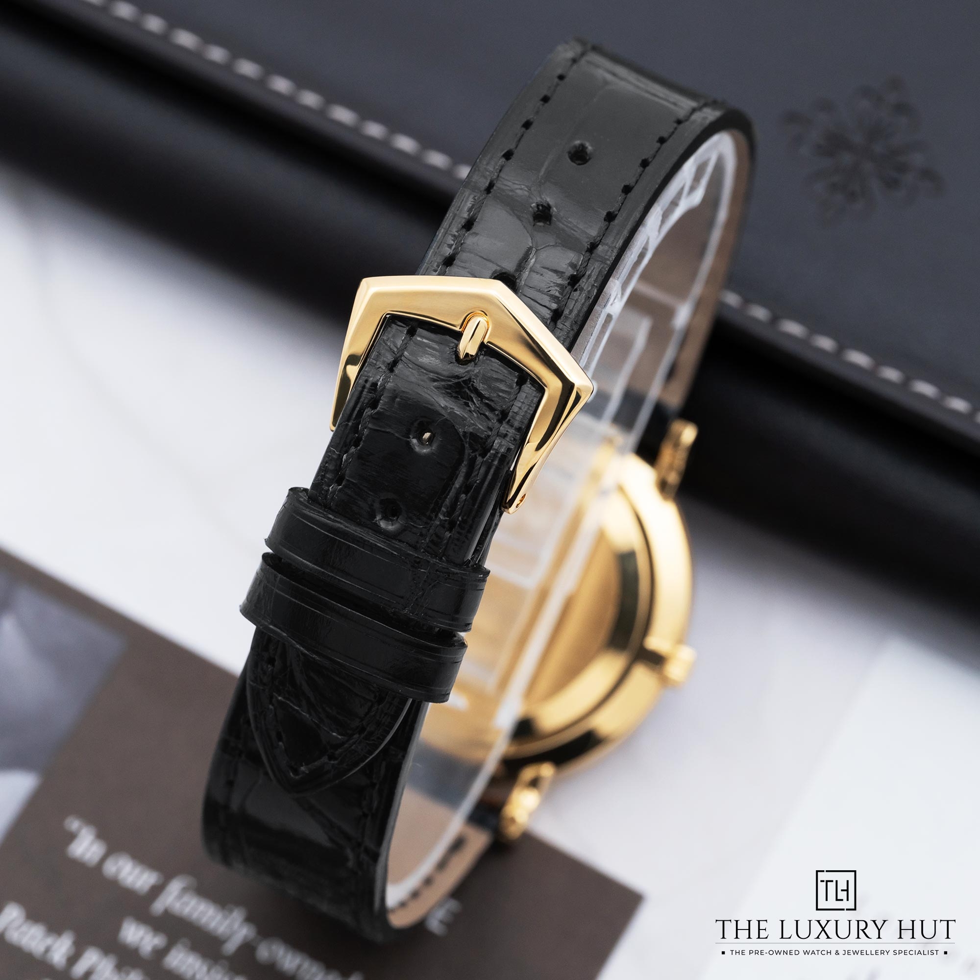 2025/08/Patek_Philippe_Calatrava_Yellow_Gold_White_51742-e.jpg