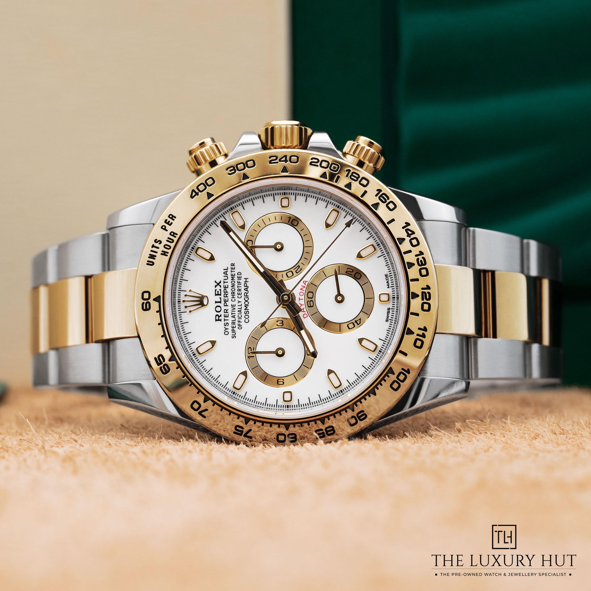 2025/08/Rolex_Cosmograph_Daytona_Bi-Metal_White_Dial_52024-b.jpg