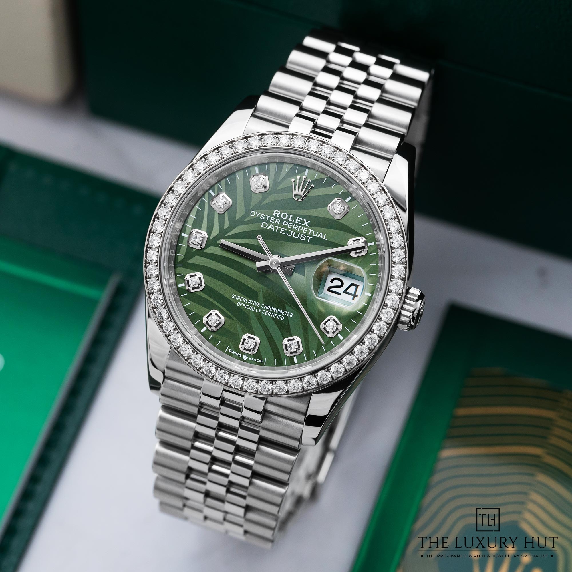 2025/08/Rolex_Datejust_Green_Palm_Motif_Diamond_52099-b.jpg