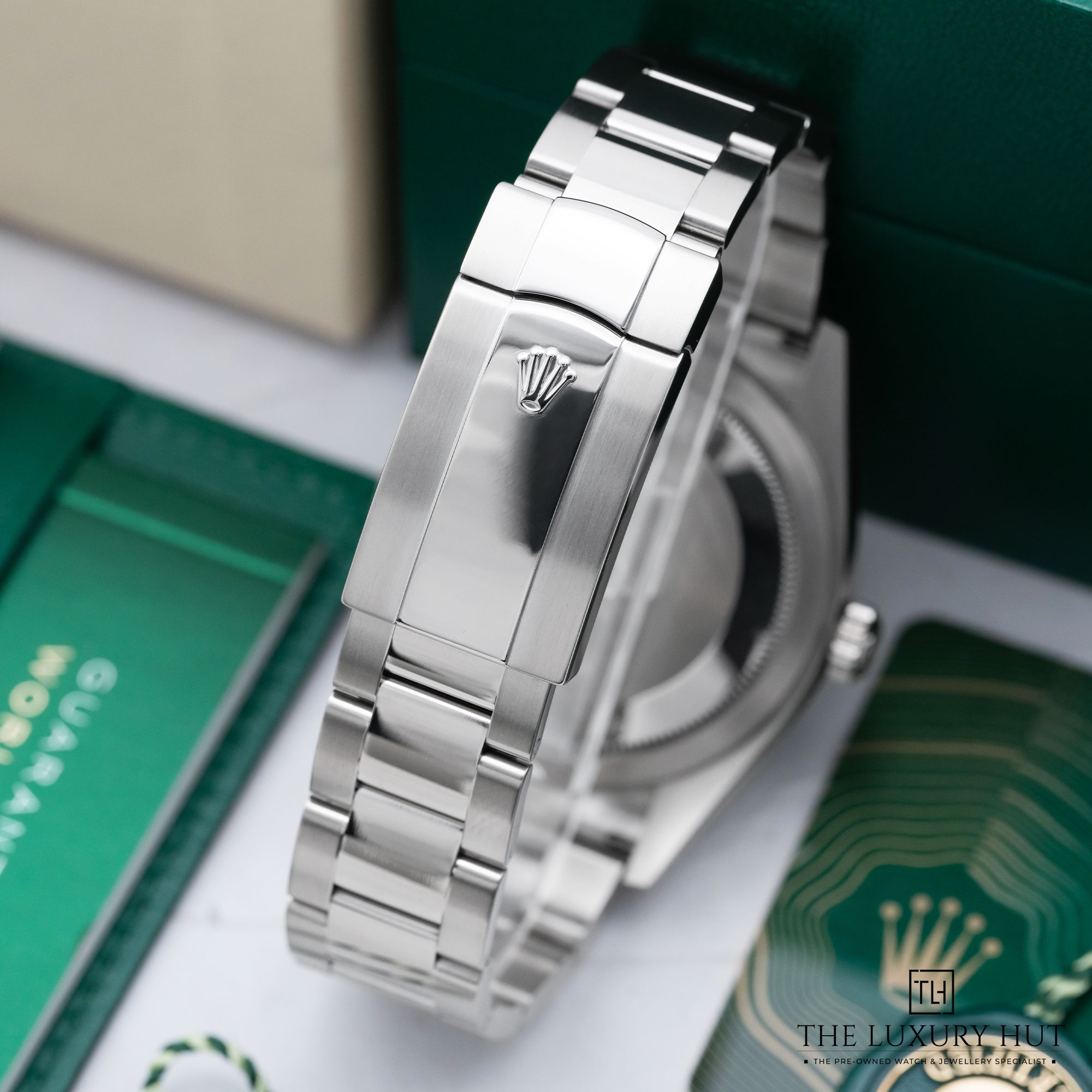 2025/08/Rolex_Sky-Dweller_Steel_42mm_White_Dial_LB658-d.jpg
