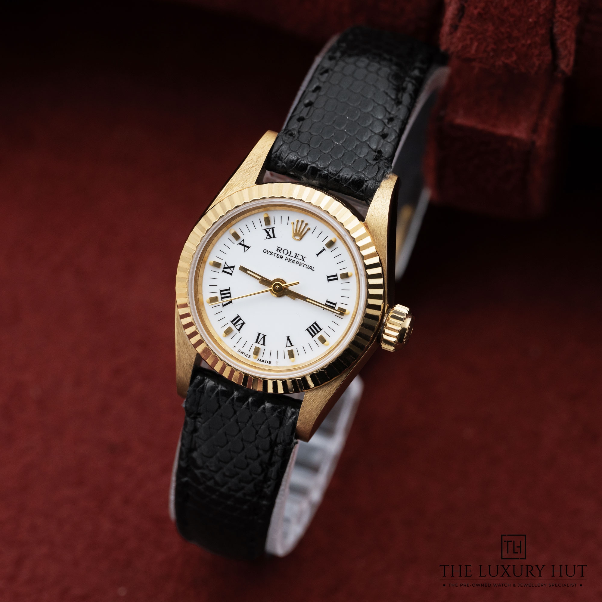 2025/08/Vintage_Rolex_Oyster_Perpetual_Gold_26_White_51983-b.jpg
