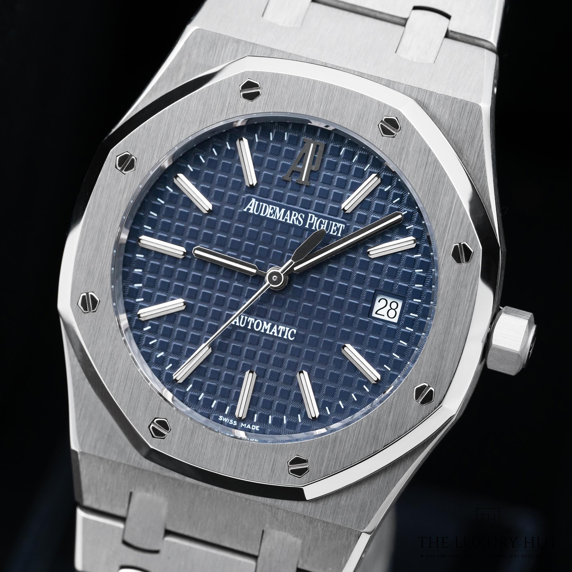 2025/09/Audemars_Piguet_Royal_Oak_Steel_39mm_Blue_Dial_52240-e.jpg