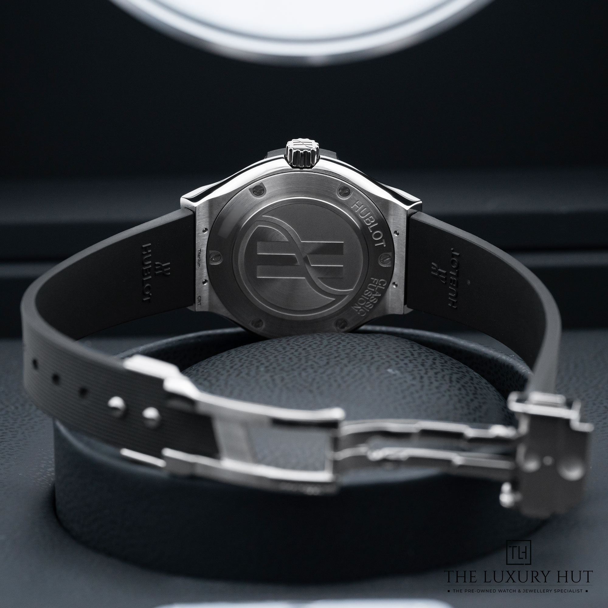 2025/09/Hublot_Classic_Fusion_Titanium_33mm_Black_52096-c.jpg