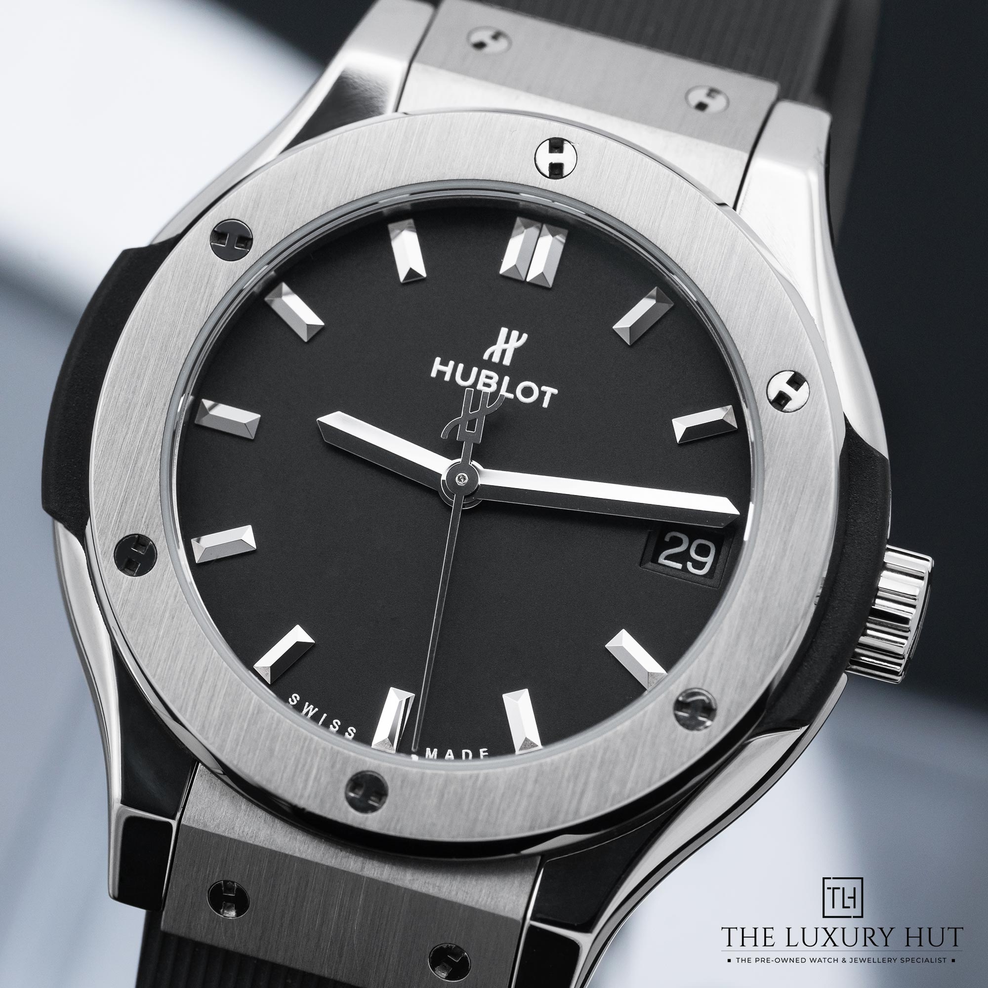 2025/09/Hublot_Classic_Fusion_Titanium_33mm_Black_52096-e.jpg