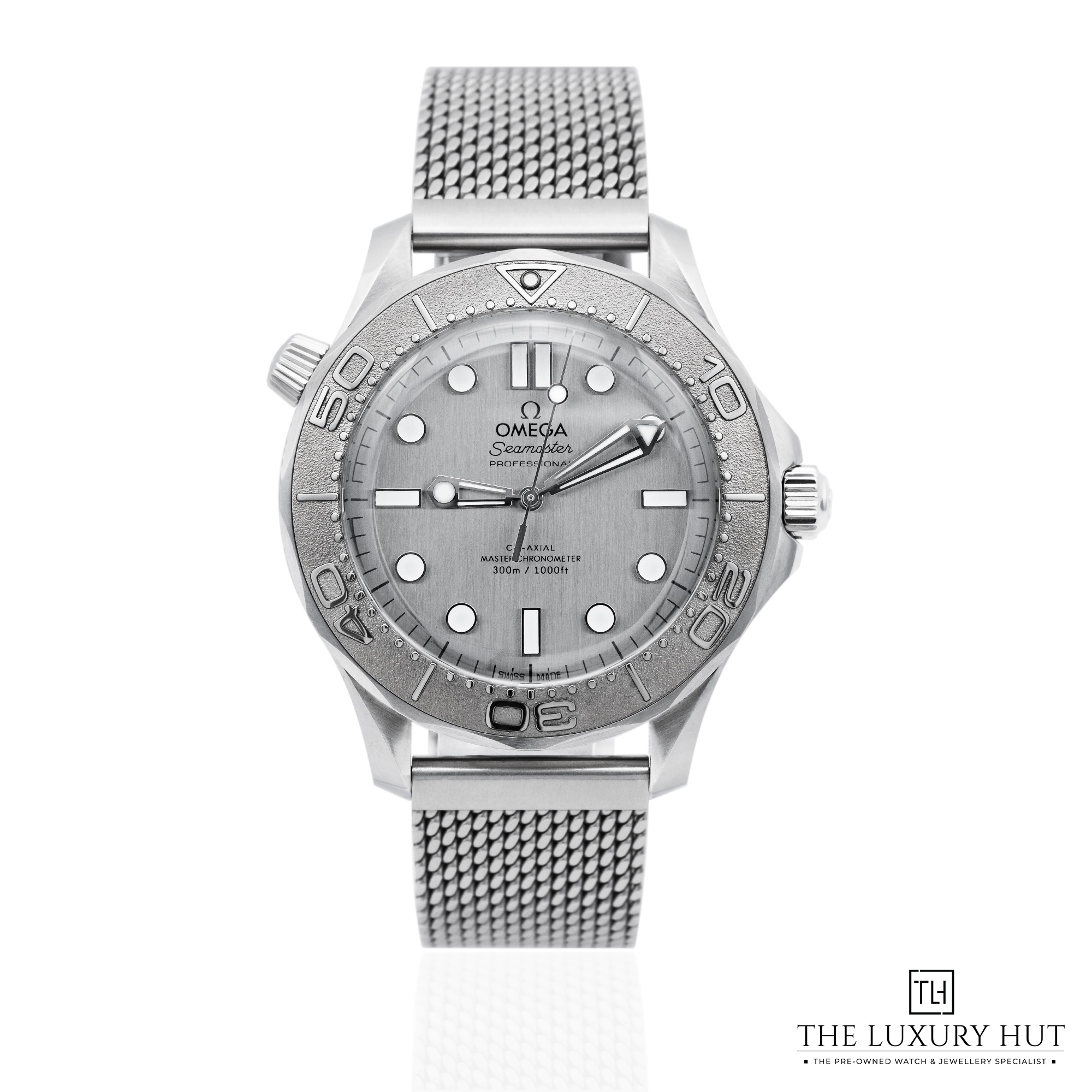 2025/09/Omega_Seamaster_Diver_300M_Steel_42mm_Grey_52206-a.jpg