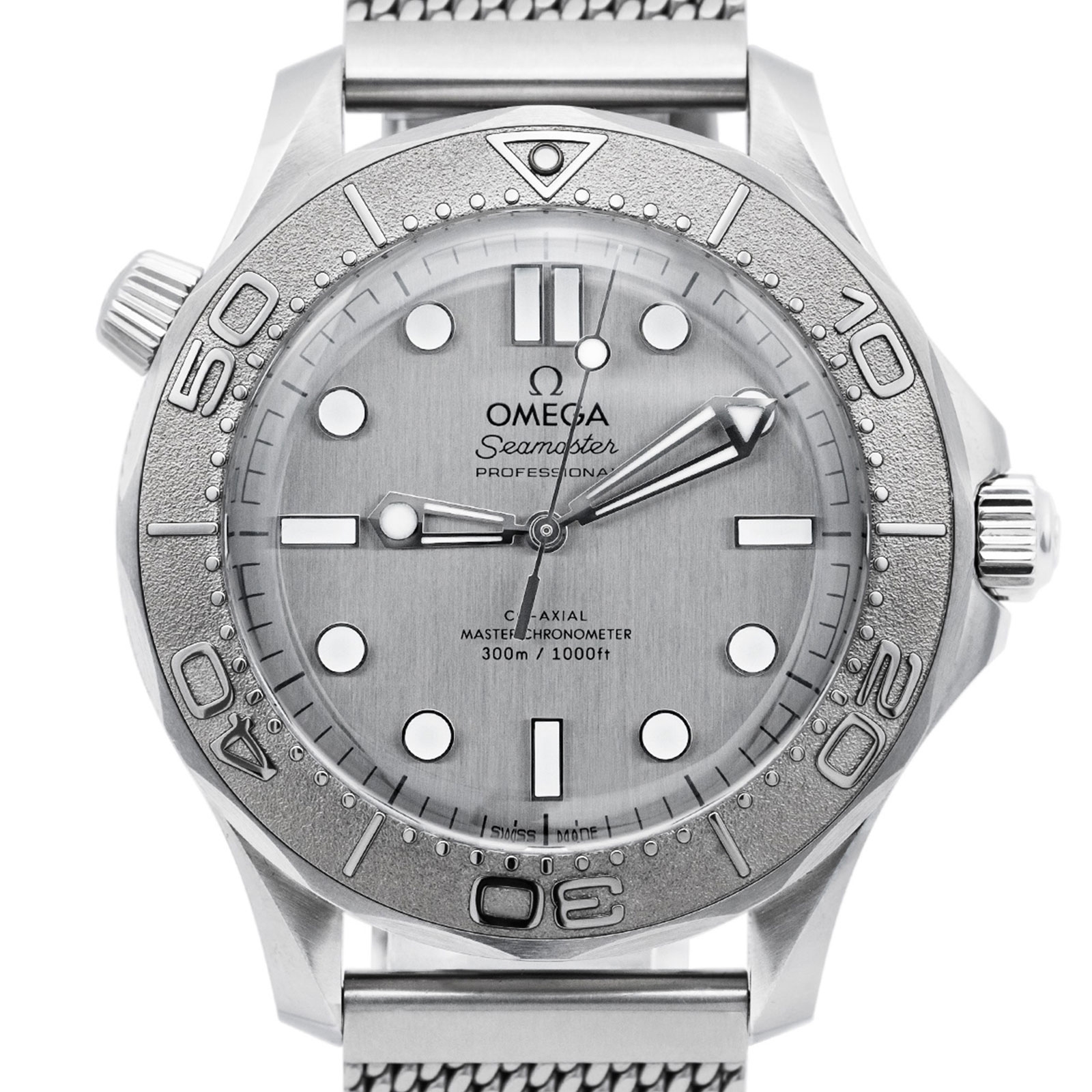 2025/09/Omega_Seamaster_Diver_300M_Steel_42mm_Grey_52206-cr.jpg