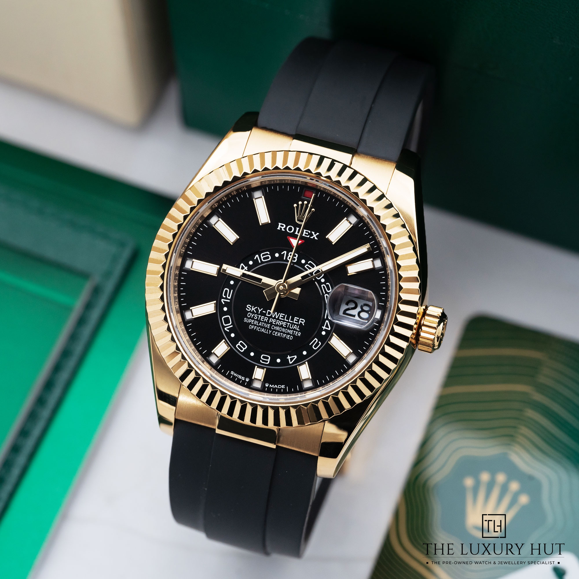 2025/09/Rolex_Sky-Dweller_Yellow_Gold_42mm_Black_Dial_52128-b.jpg