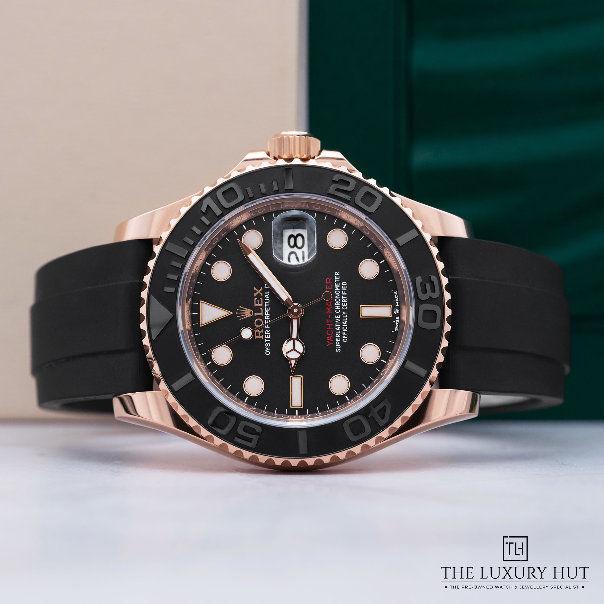 2025/09/Rolex_Yacht-Master_40mm_Everose_Gold_Black_52141-b.jpg