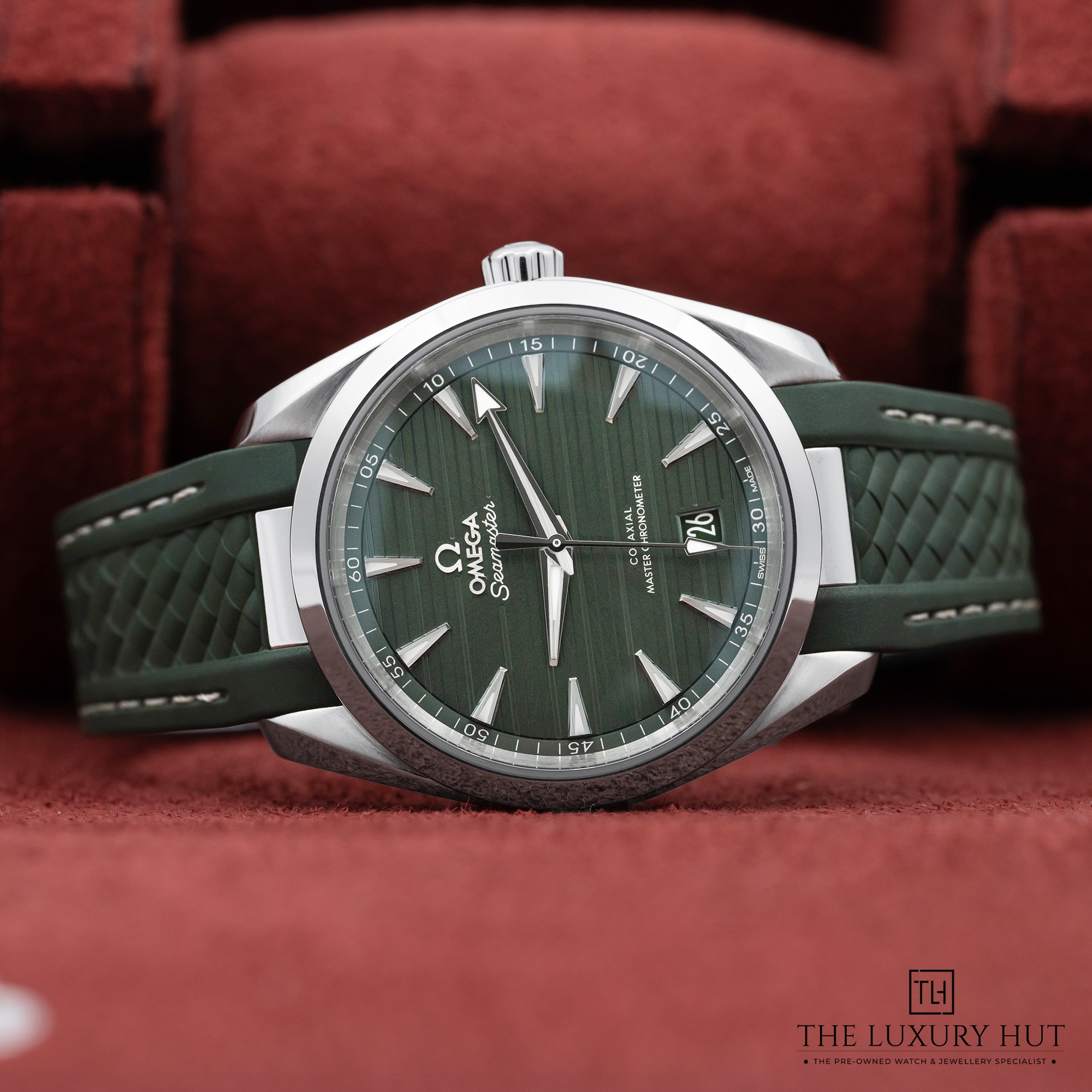 2025/10/Omega_Seamaster_Aqua_Terra_Steel_38_Green_Teak_LB701-b.jpg