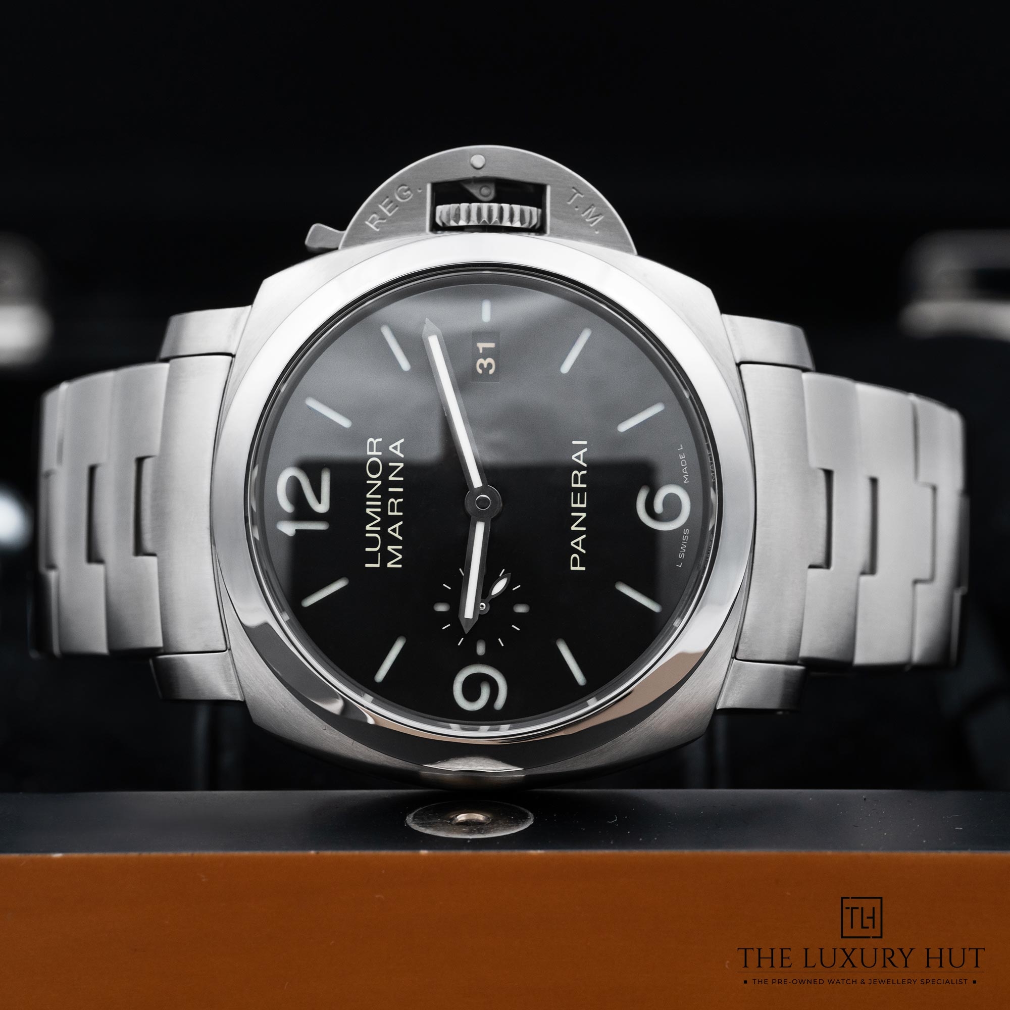 2025/10/Panerai_Luminor_Marina_1950_3_Days_Steel_Black_52060-b.jpg