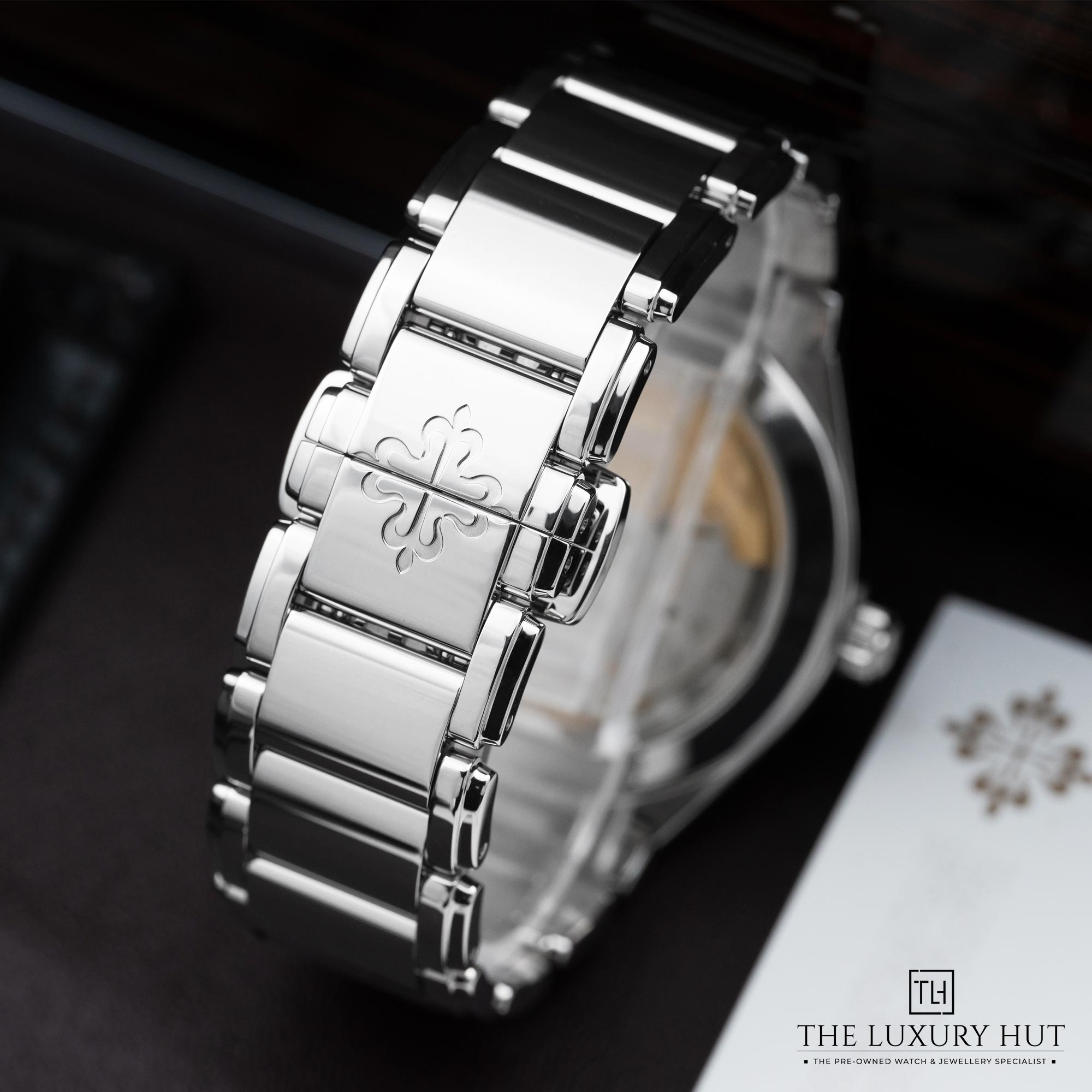 2025/10/Patek_Philippe_Twenty4_Steel_36_Grey_Sunburst_52183-d.jpg