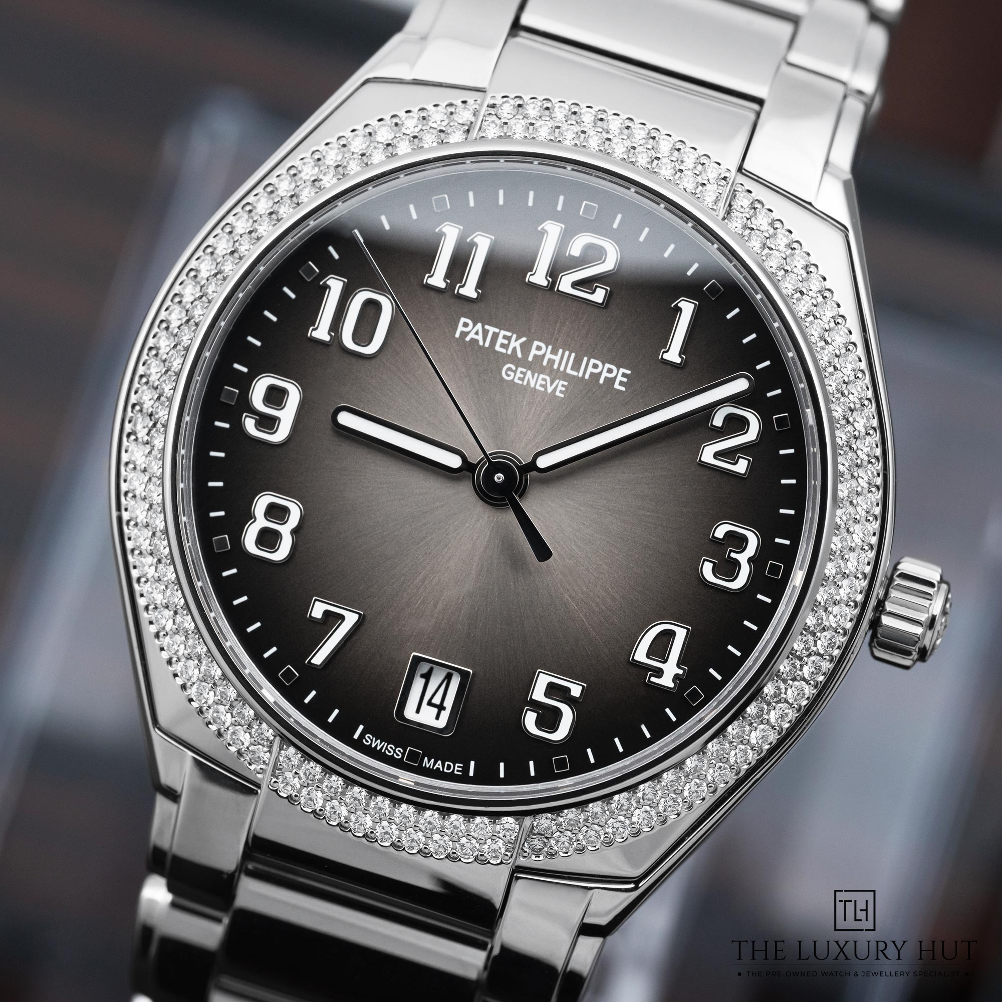 2025/10/Patek_Philippe_Twenty4_Steel_36_Grey_Sunburst_52183-e.jpg
