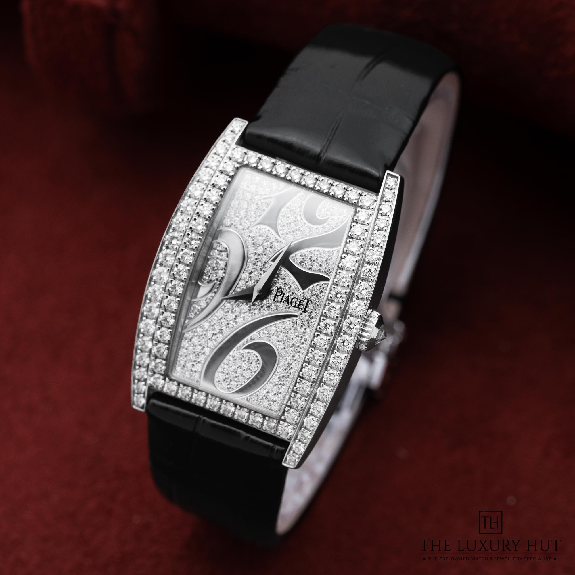 2025/10/Piaget_Limelight_Tonneau_White_Gold_Pave_LB642-b.jpg