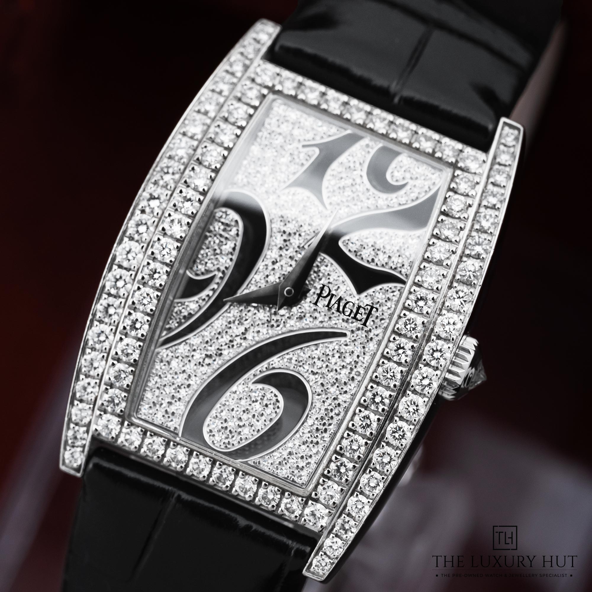2025/10/Piaget_Limelight_Tonneau_White_Gold_Pave_LB642-e.jpg