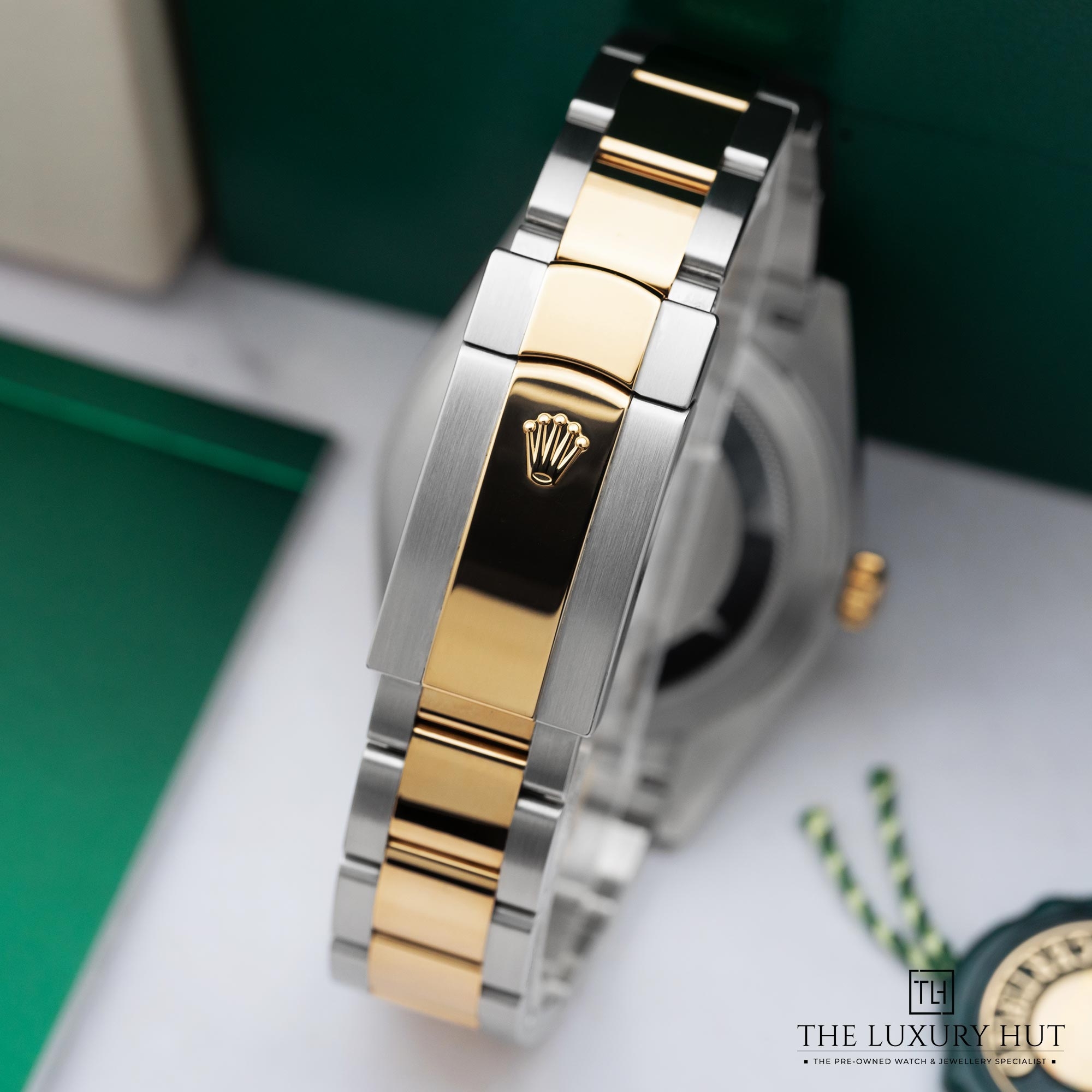 2025/10/Rolex_Datejust_41_Steel__Yellow_Gold_Black_52220-d.jpg