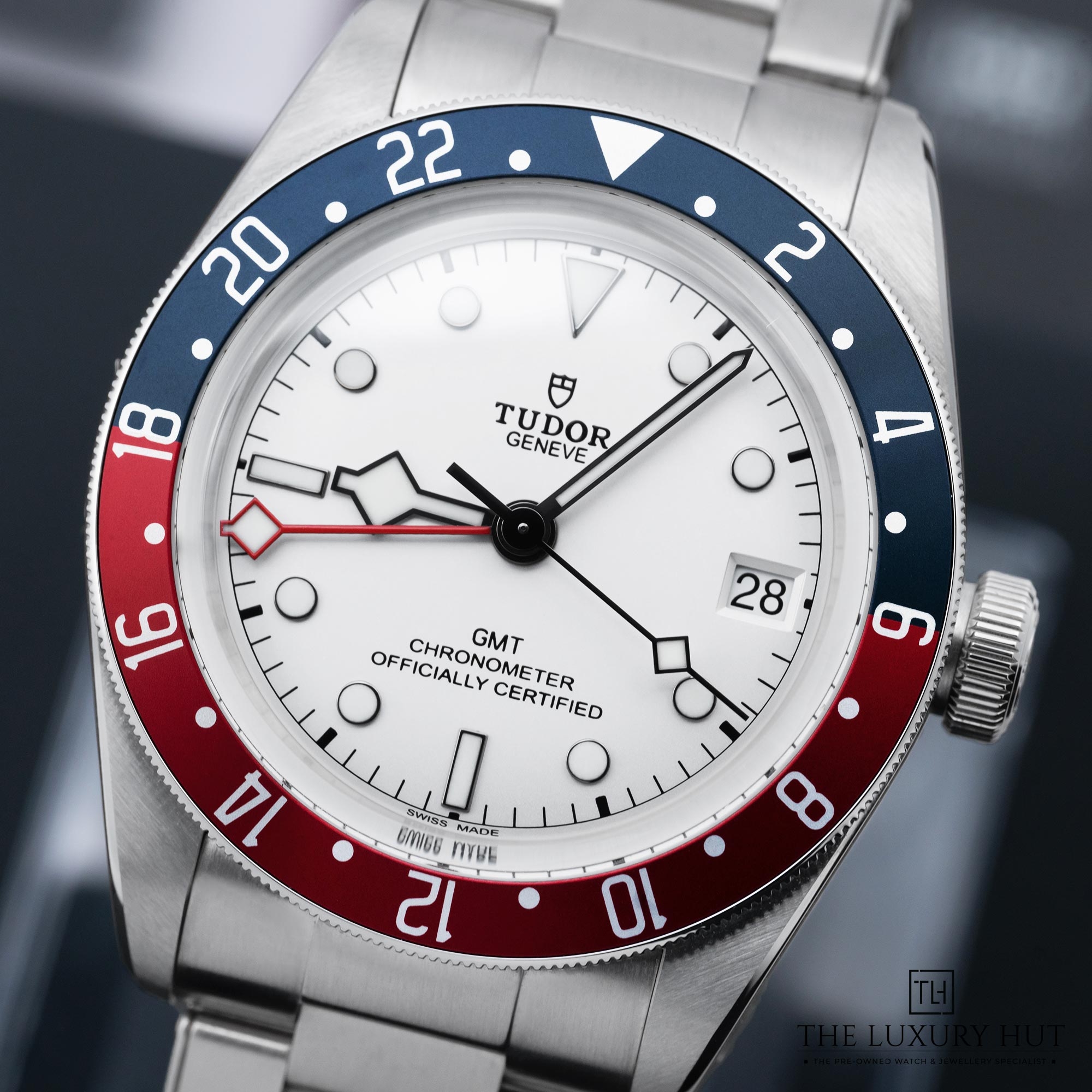 2025/10/Tudor_Black_Bay_GMT_Steel_41_White_Opaline_LB697-e.jpg