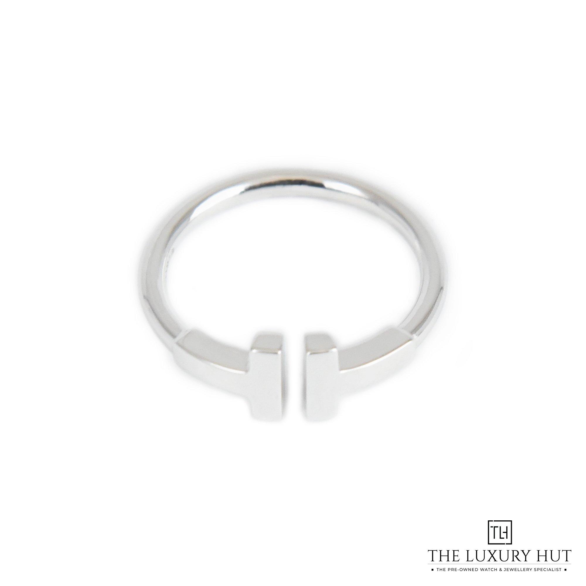 2023/06/Tiffany_T-Wire_Ring_White_41957-b-1.jpg