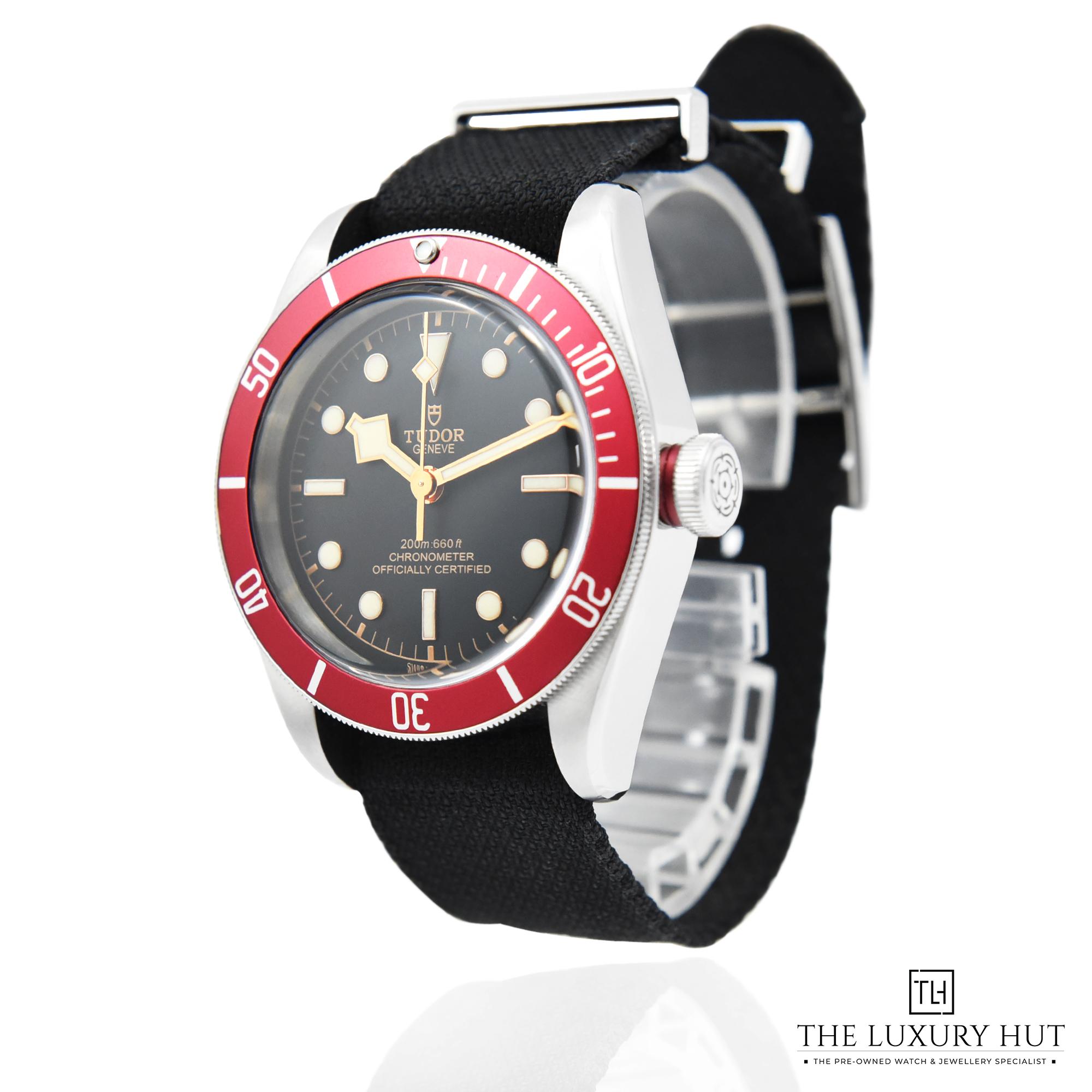 2023/07/Tudor_Heritage_Black-Bay_Red_43081-b.jpg