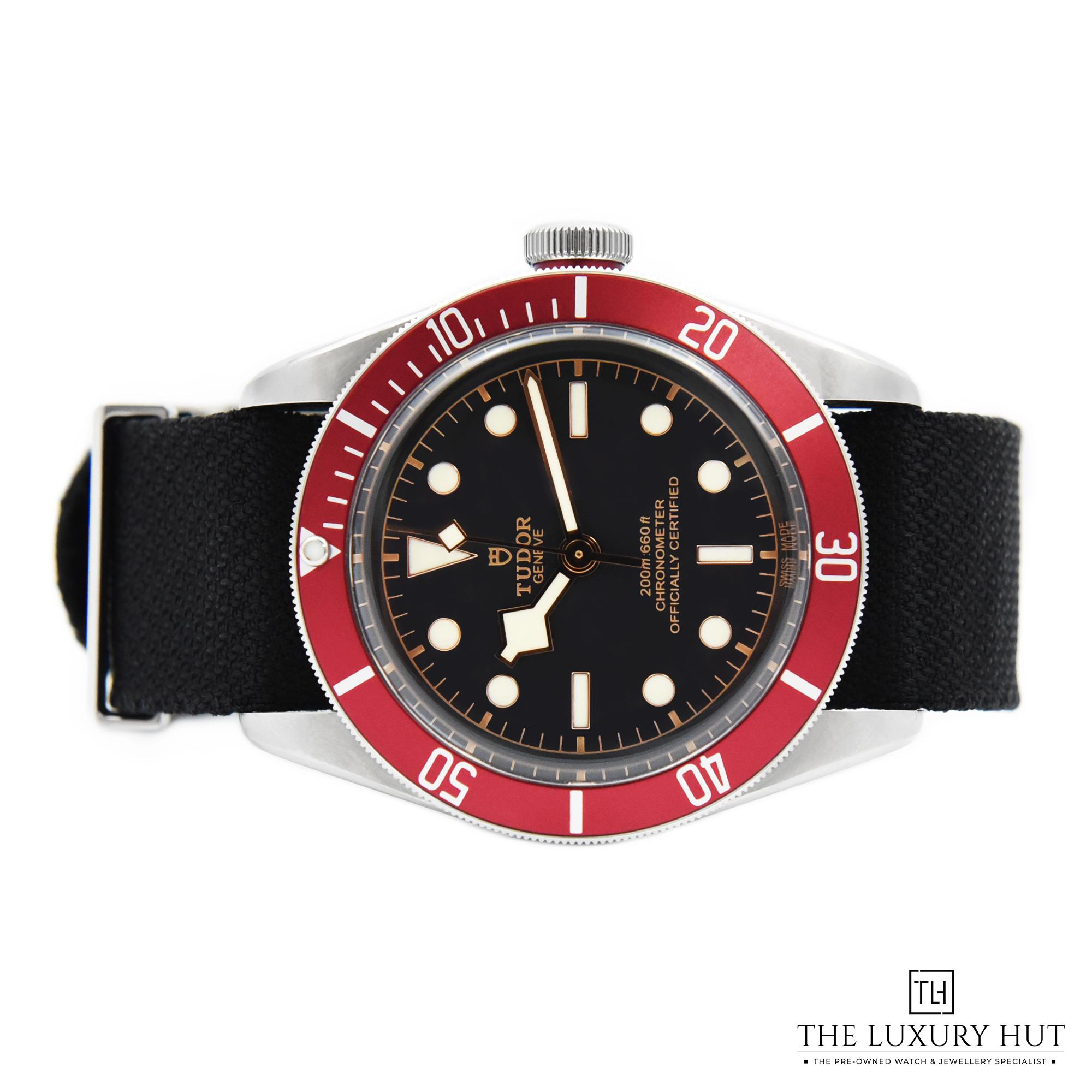 2023/07/Tudor_Heritage_Black-Bay_Red_43081-c.jpg