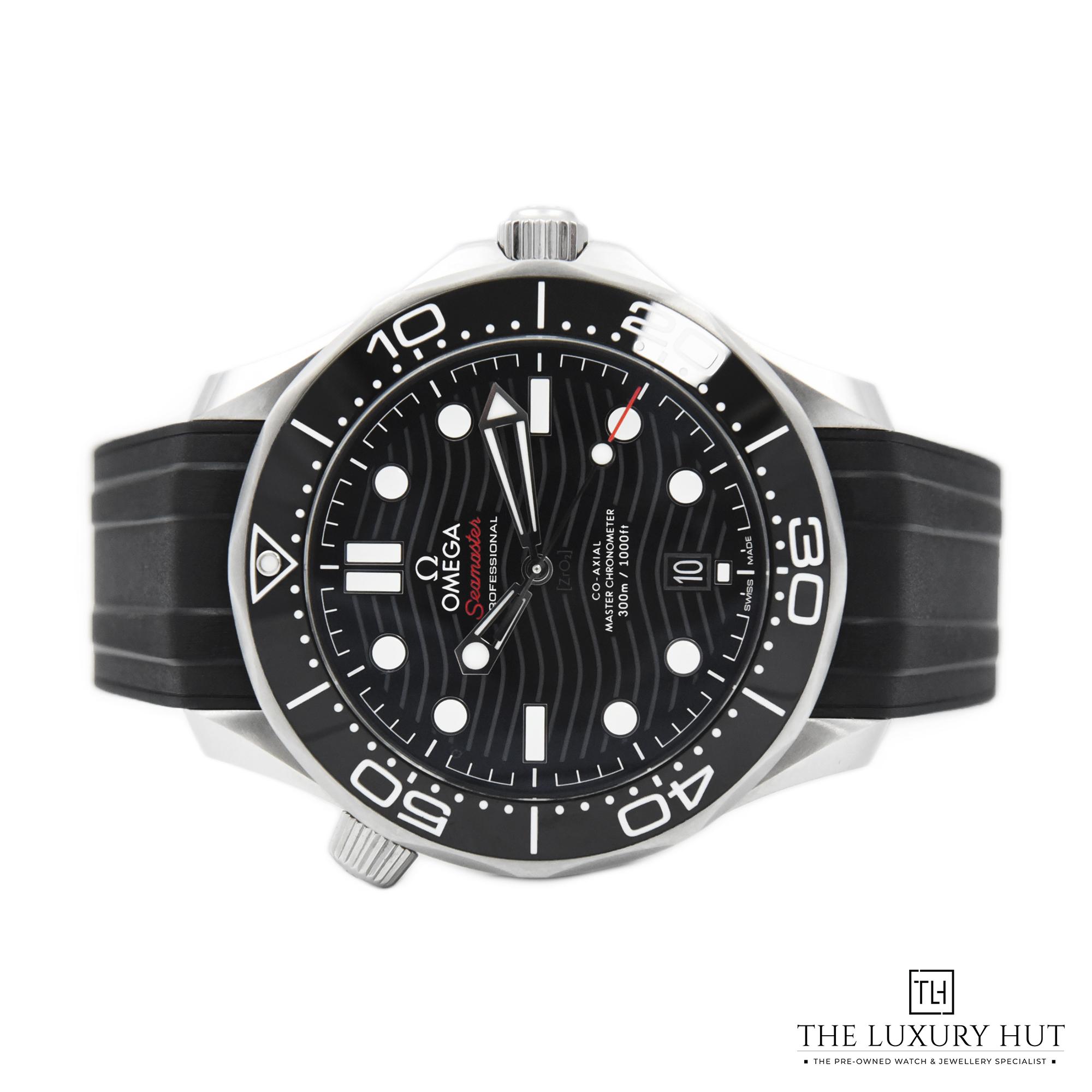 2023/09/Omega_Seamaster_Diver_Black_50228-c.jpg