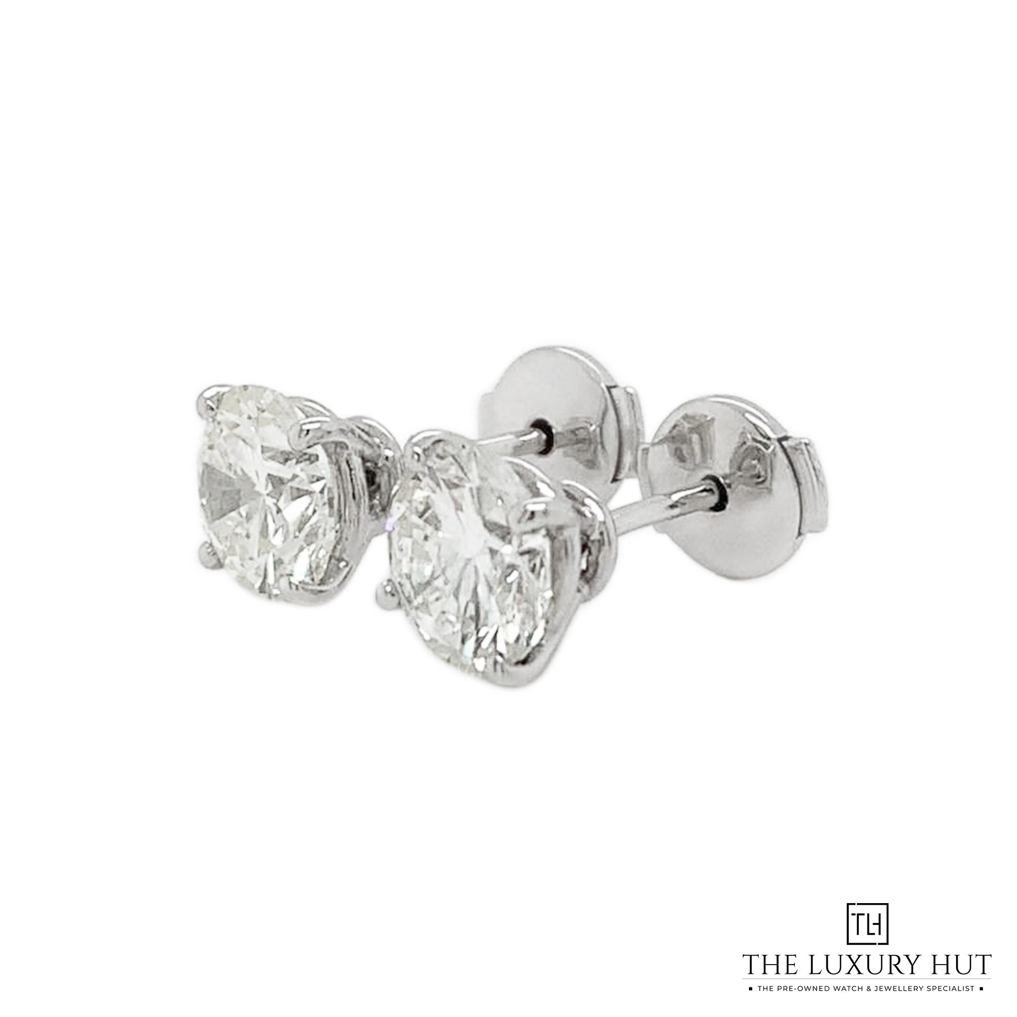 2023/10/Diamond_Stud_Earrings_50304-c.jpg