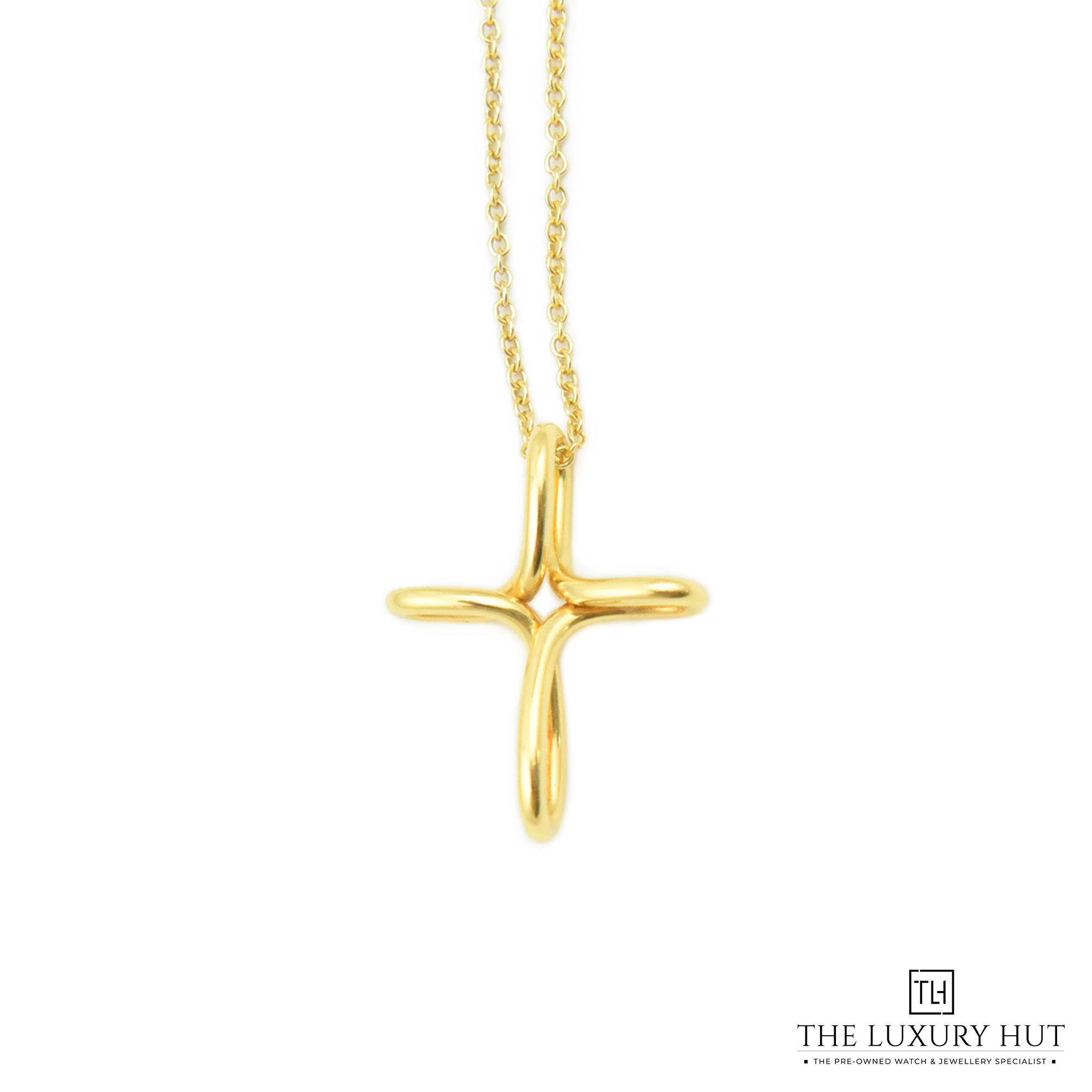 2023/11/Tiffany_Infinity_Cross_Pendant_50366-a.jpg