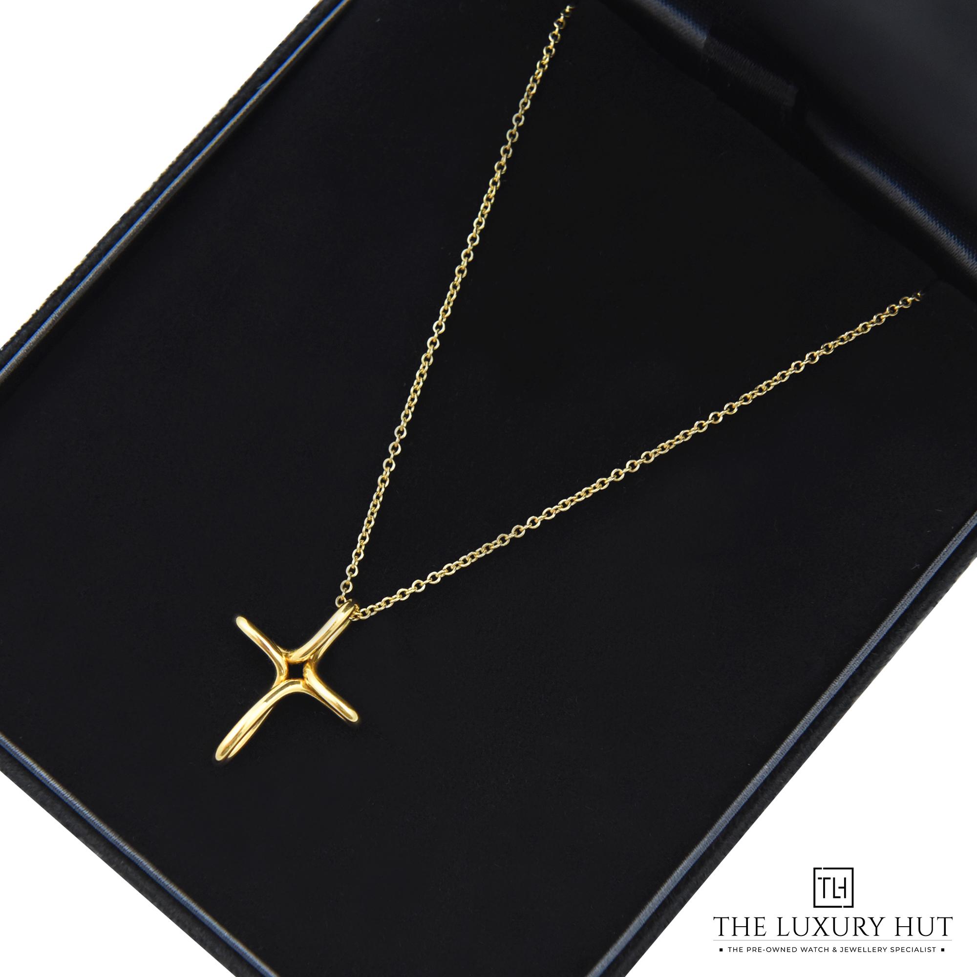 2023/11/Tiffany_Infinity_Cross_Pendant_50366-d.jpg