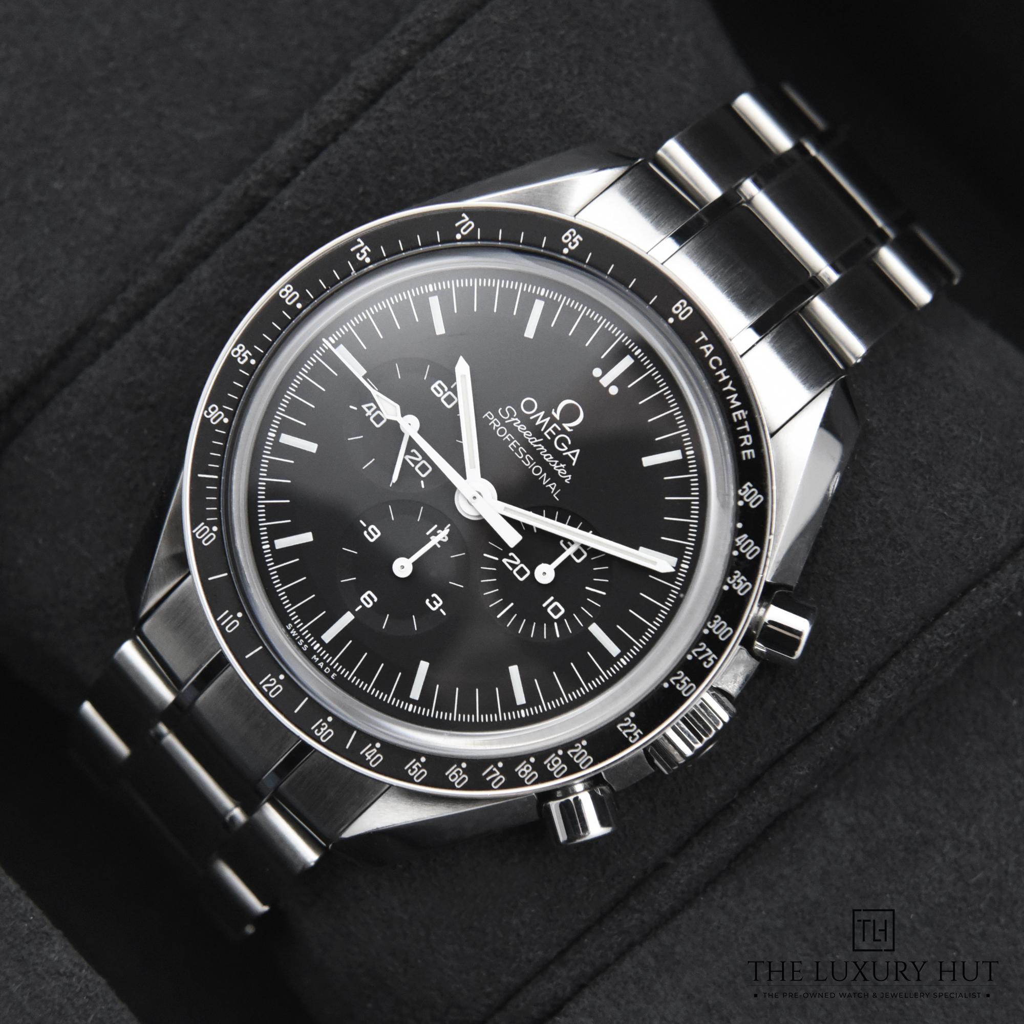 2023/12/Omega_Speedmaster_Moonwatch_LB100-e.jpg