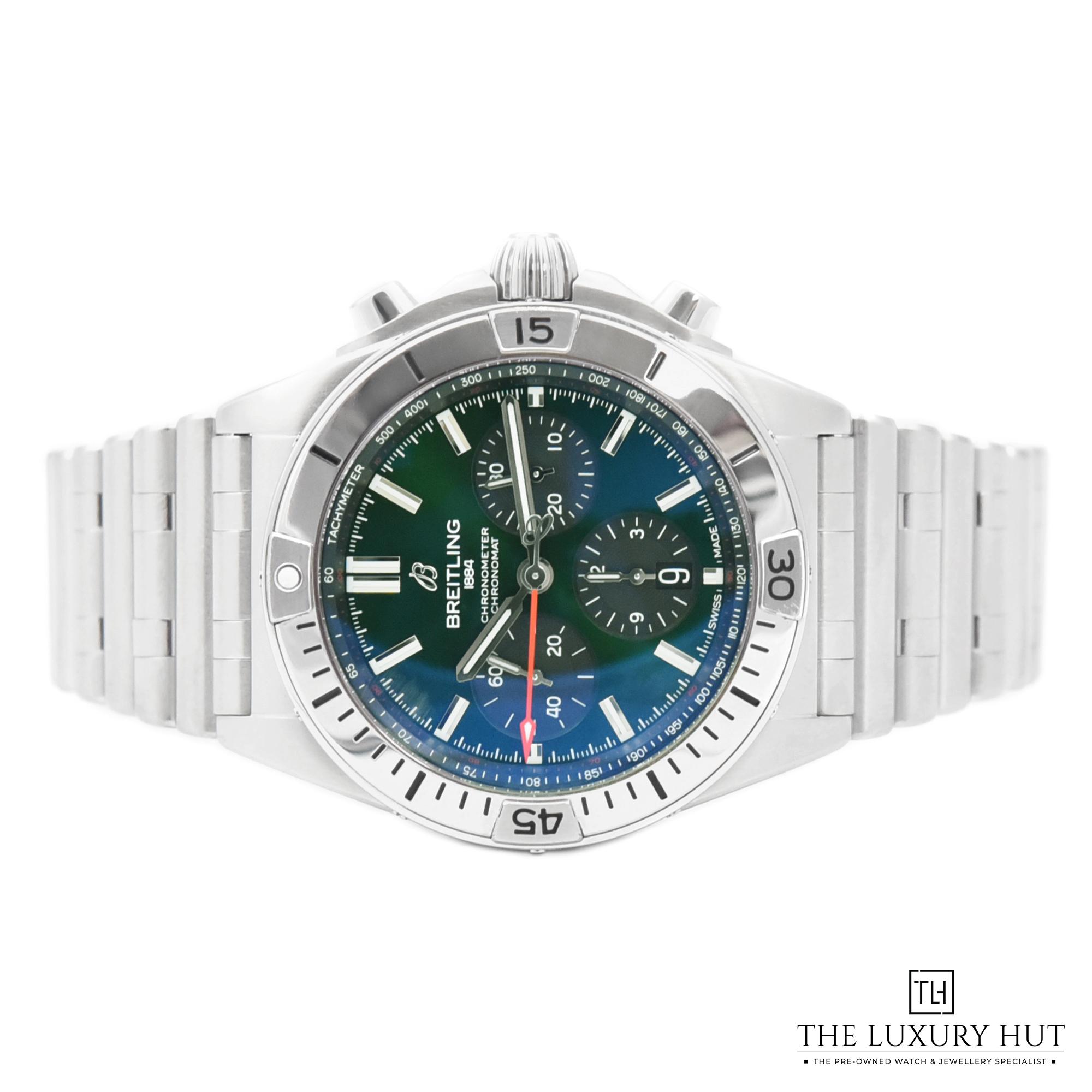 2024/01/Breitling_Chronomat_42mm_Green_50554-c.jpg
