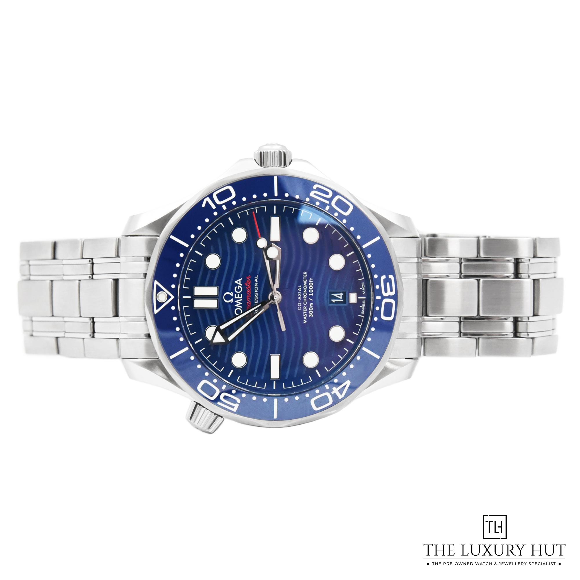 2024/01/Omega_Seamaster_Diver_Blue_50491-c.jpg