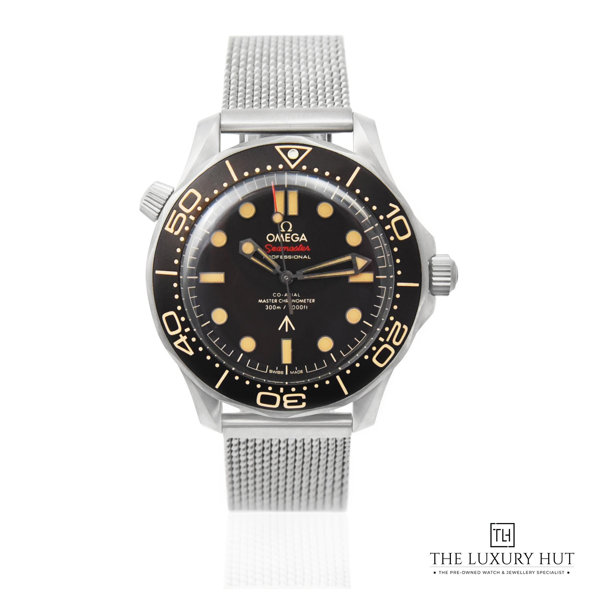 2024/02/Omega_Seamaster_Diver_Brown_50591-a.jpg