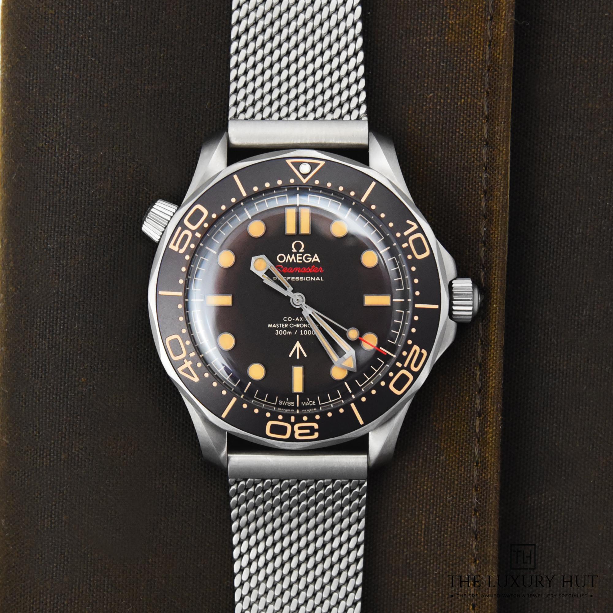 2024/02/Omega_Seamaster_Diver_Brown_50591-e.jpg