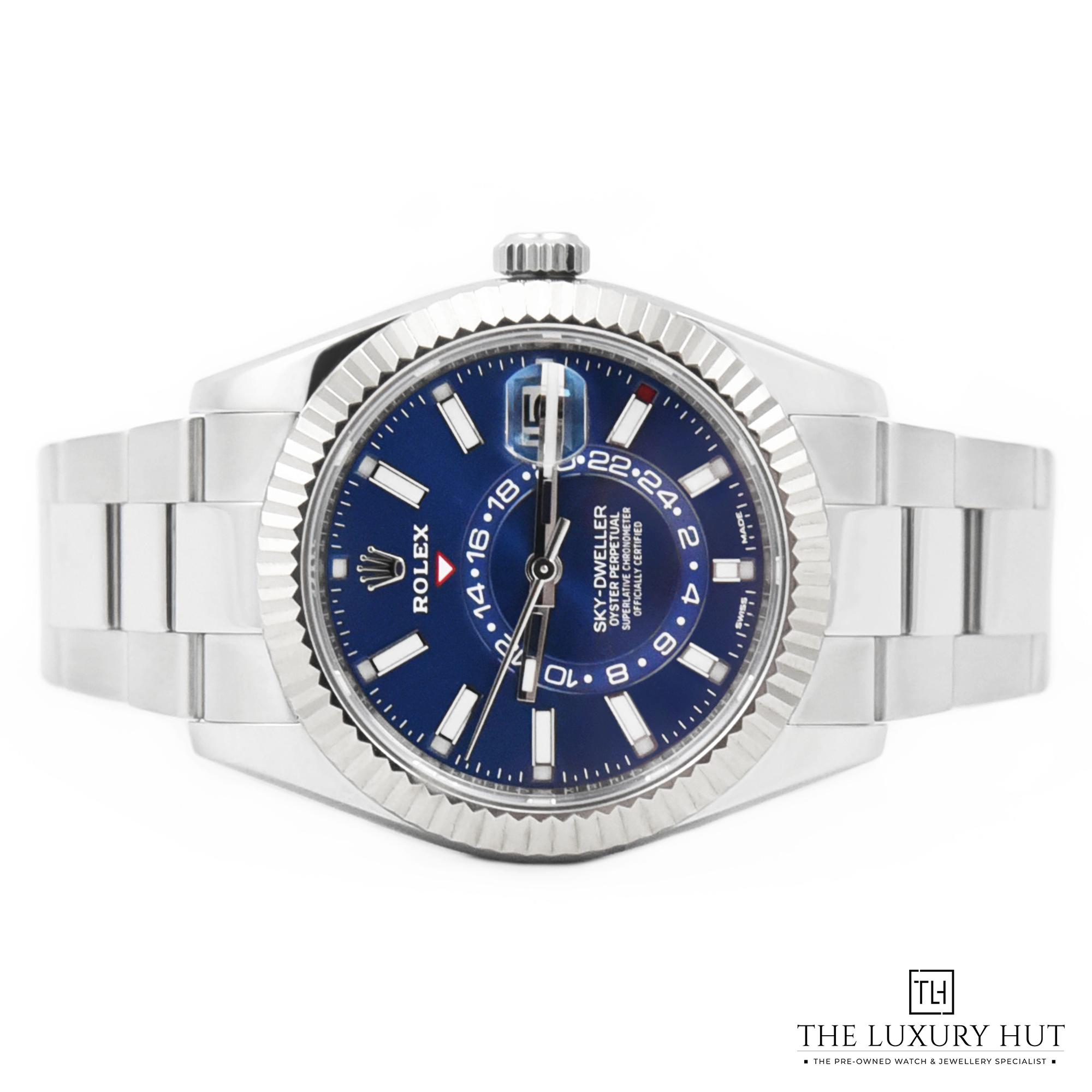 2024/03/Rolex_Sky-Dweller_Blue_50679-c.jpg