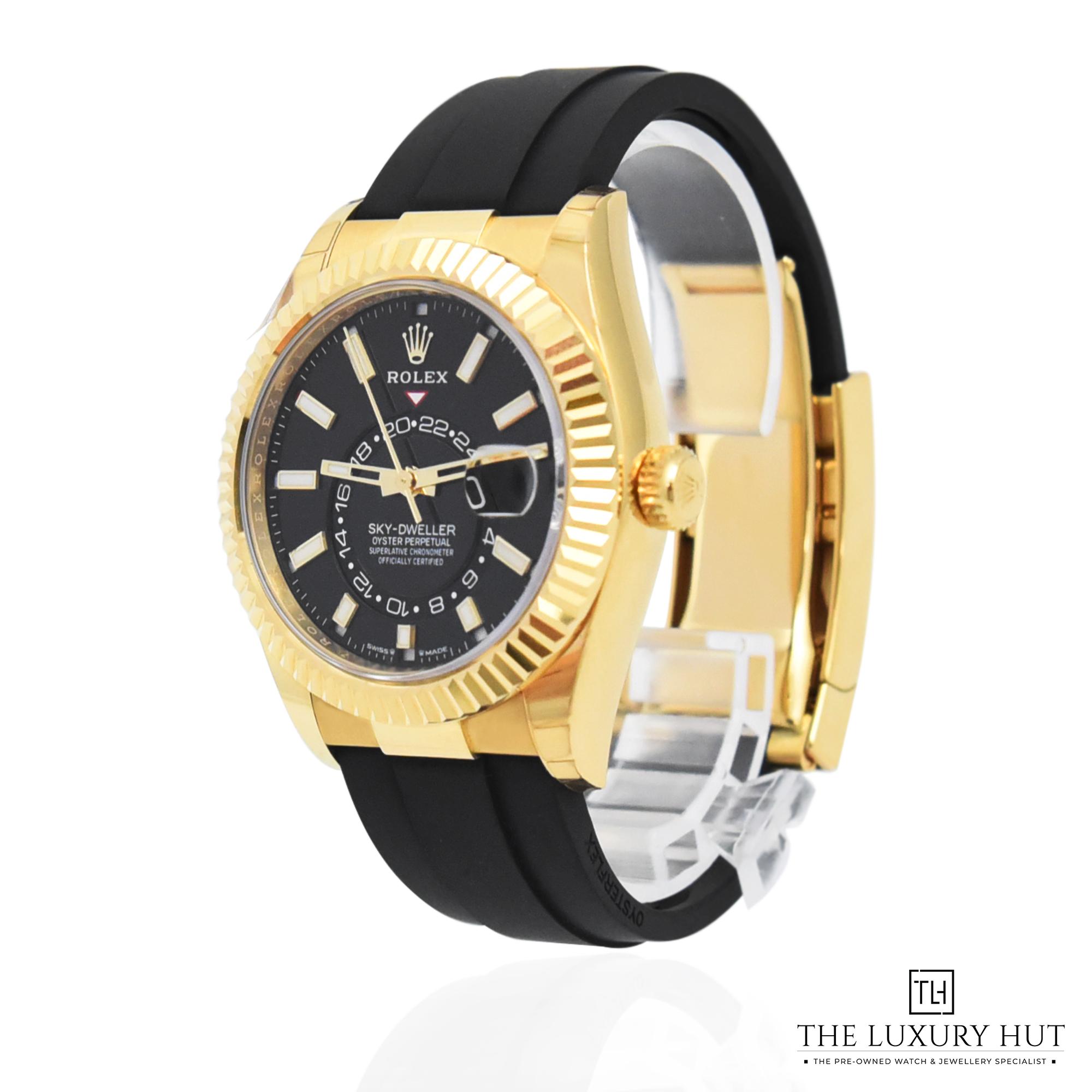 2024/03/Rolex_Sky-Dweller_Yellow_Gold_Black_LB188-b.jpg