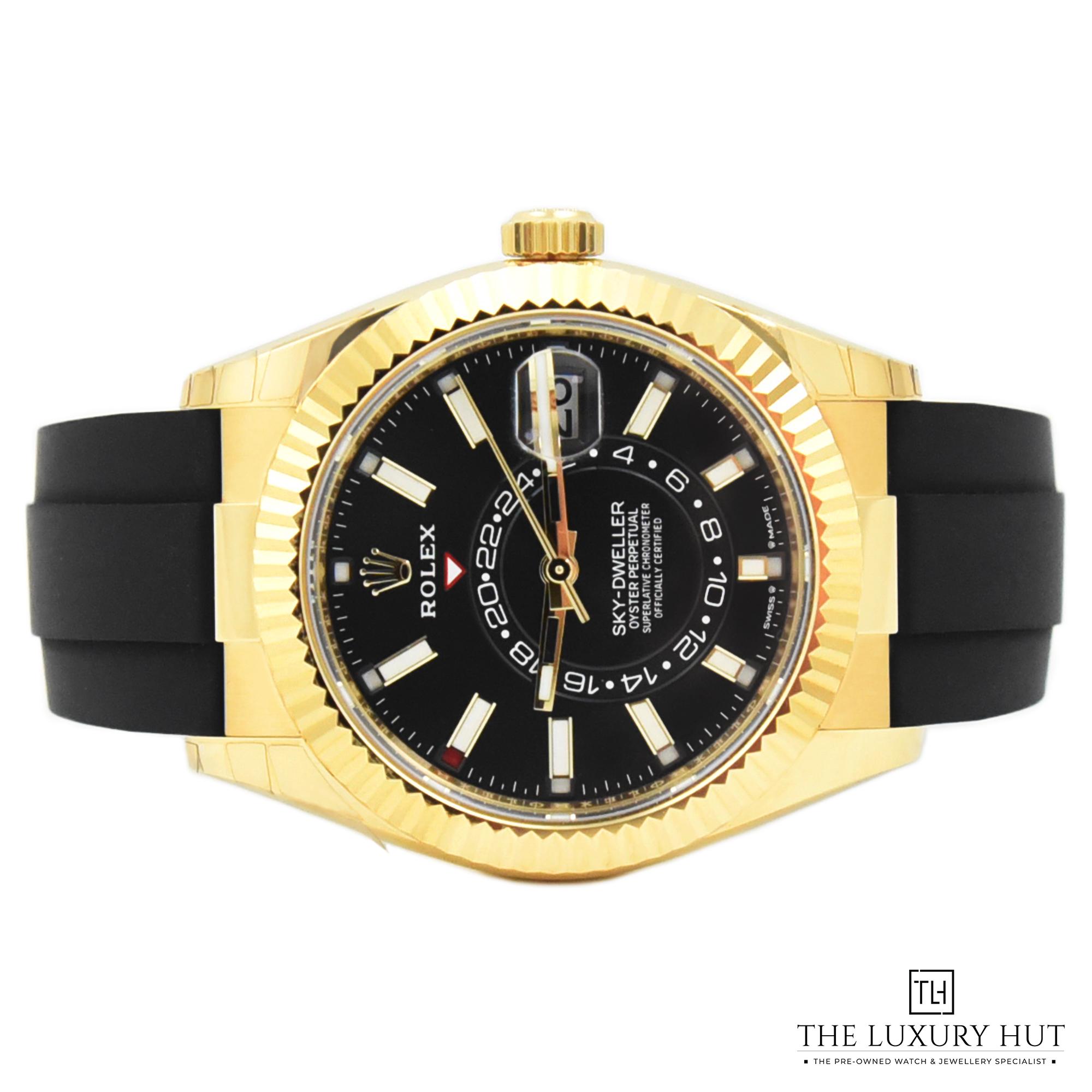 2024/03/Rolex_Sky-Dweller_Yellow_Gold_Black_LB188-c.jpg