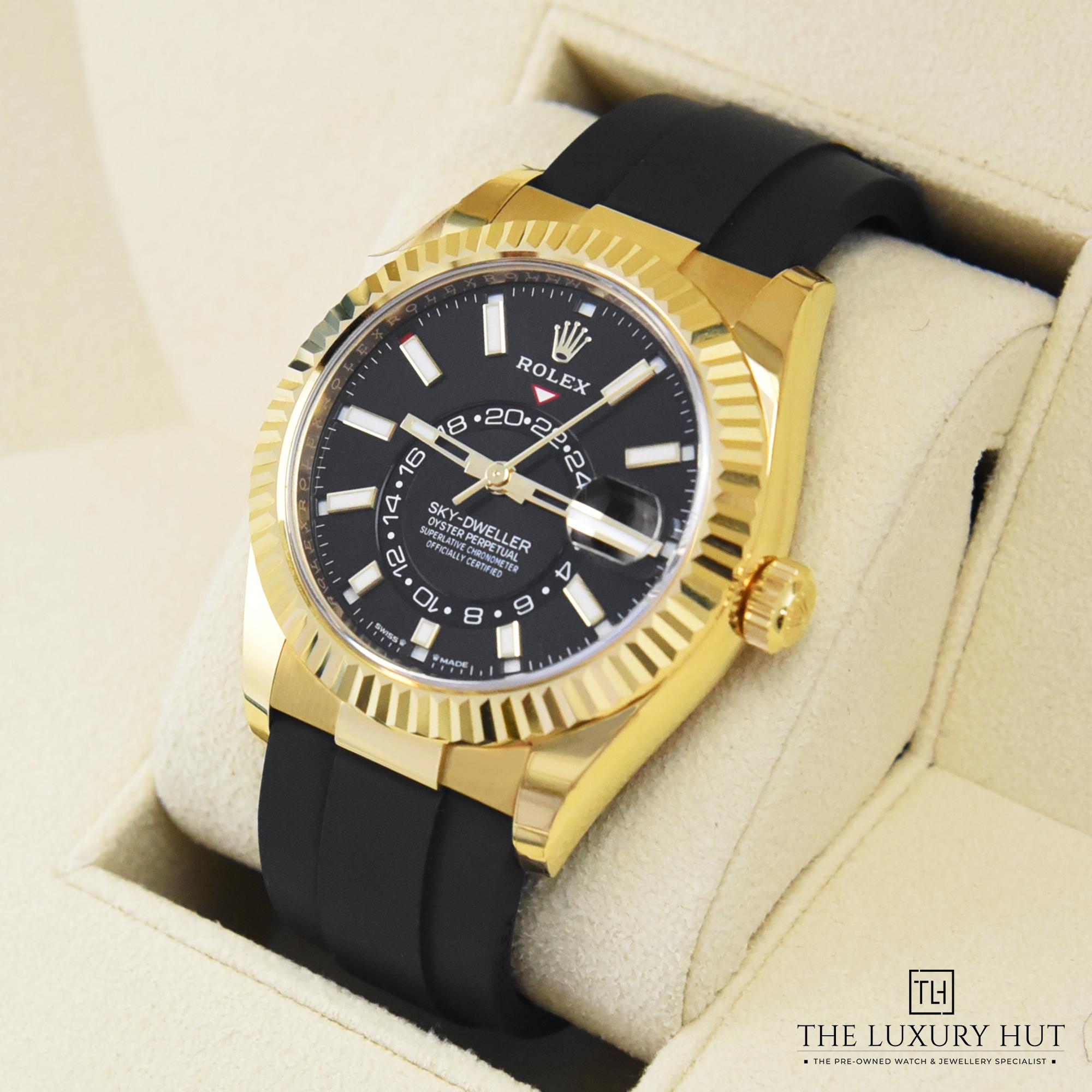 2024/03/Rolex_Sky-Dweller_Yellow_Gold_Black_LB188-e.jpg
