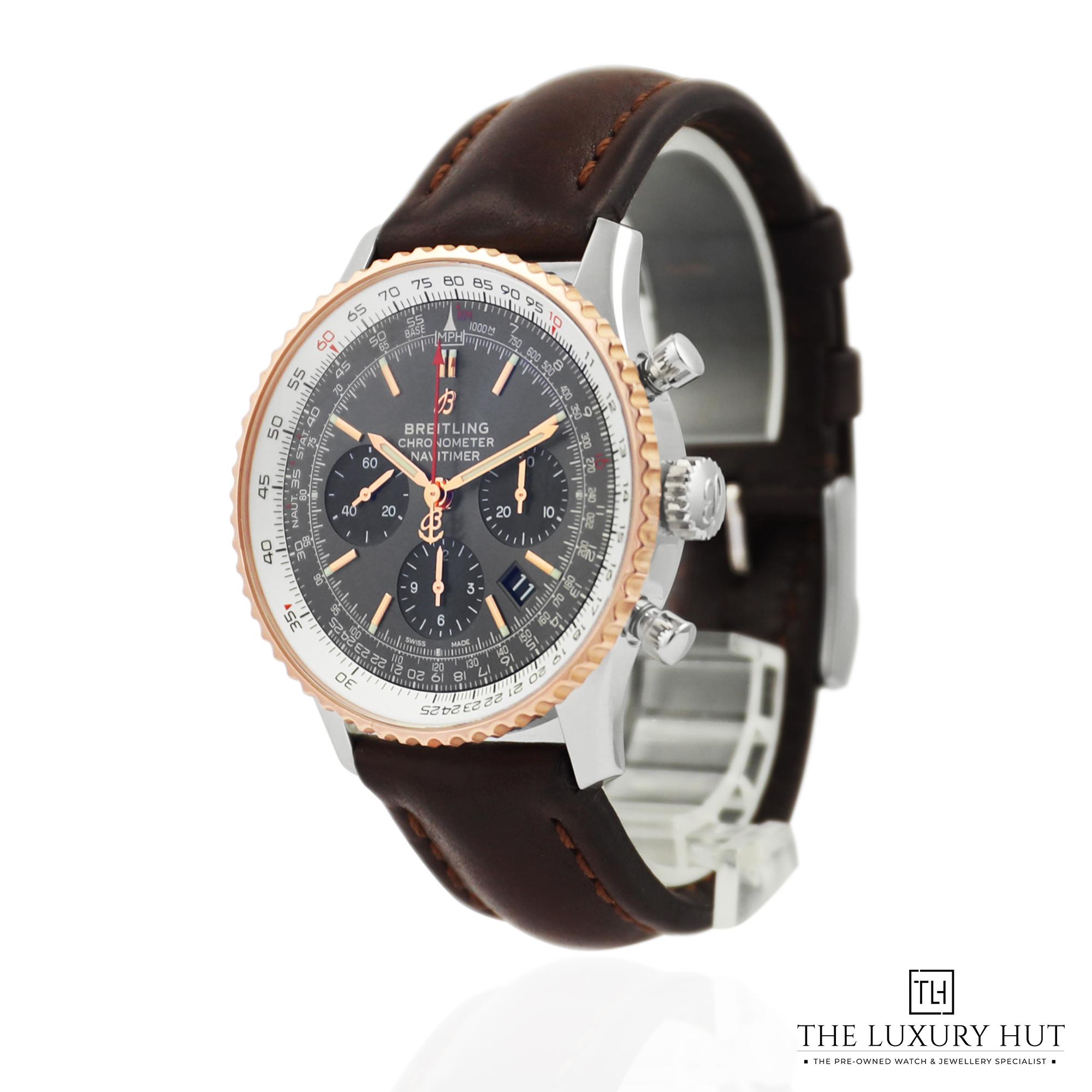 2024/07/Breitling_Navitimer-01_Bimetal_Grey_50949-b.jpg