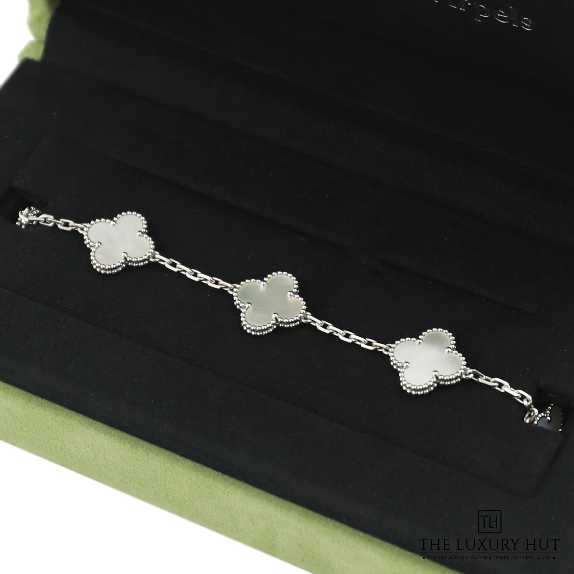 2024/07/Van_Cleef-_Alhambra_Bracelet_White_MOP_50950-c.jpg