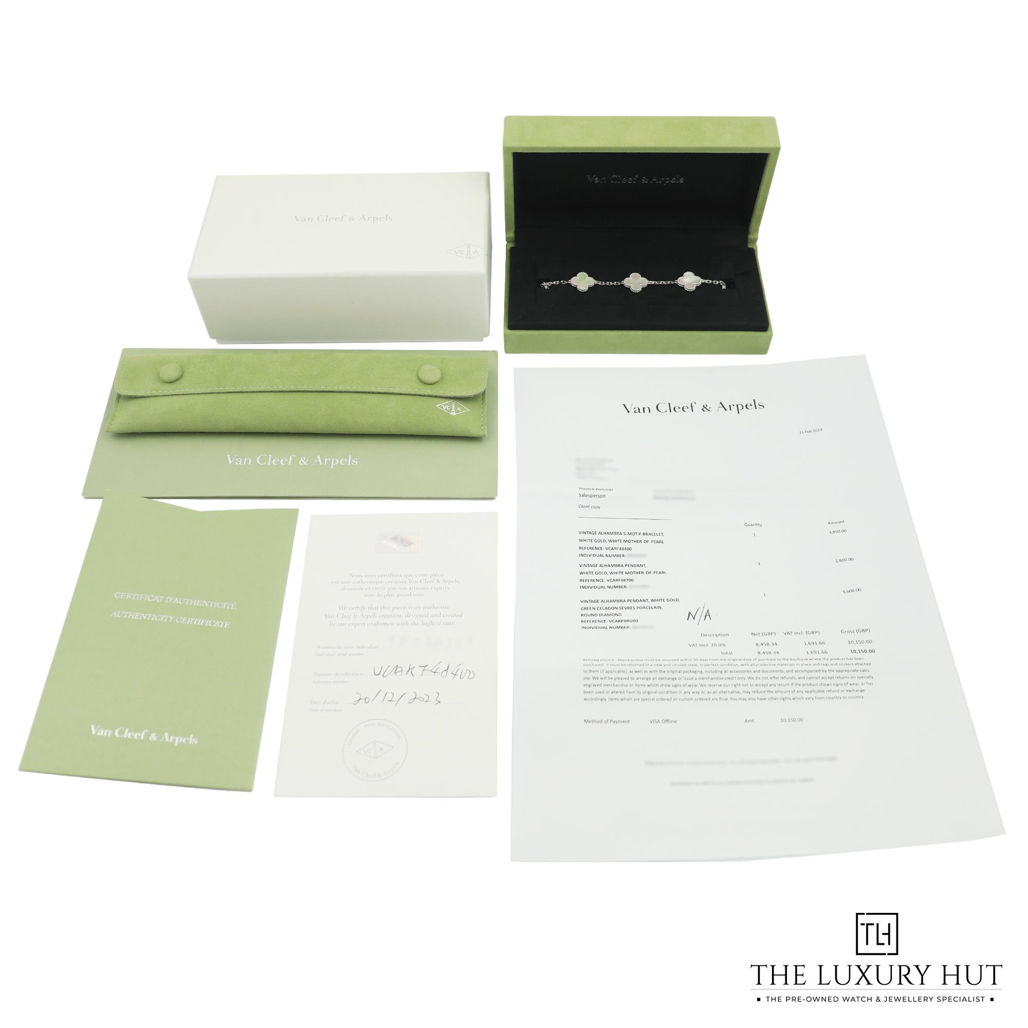 2024/07/Van_Cleef-_Alhambra_Bracelet_White_MOP_50950-d.jpg