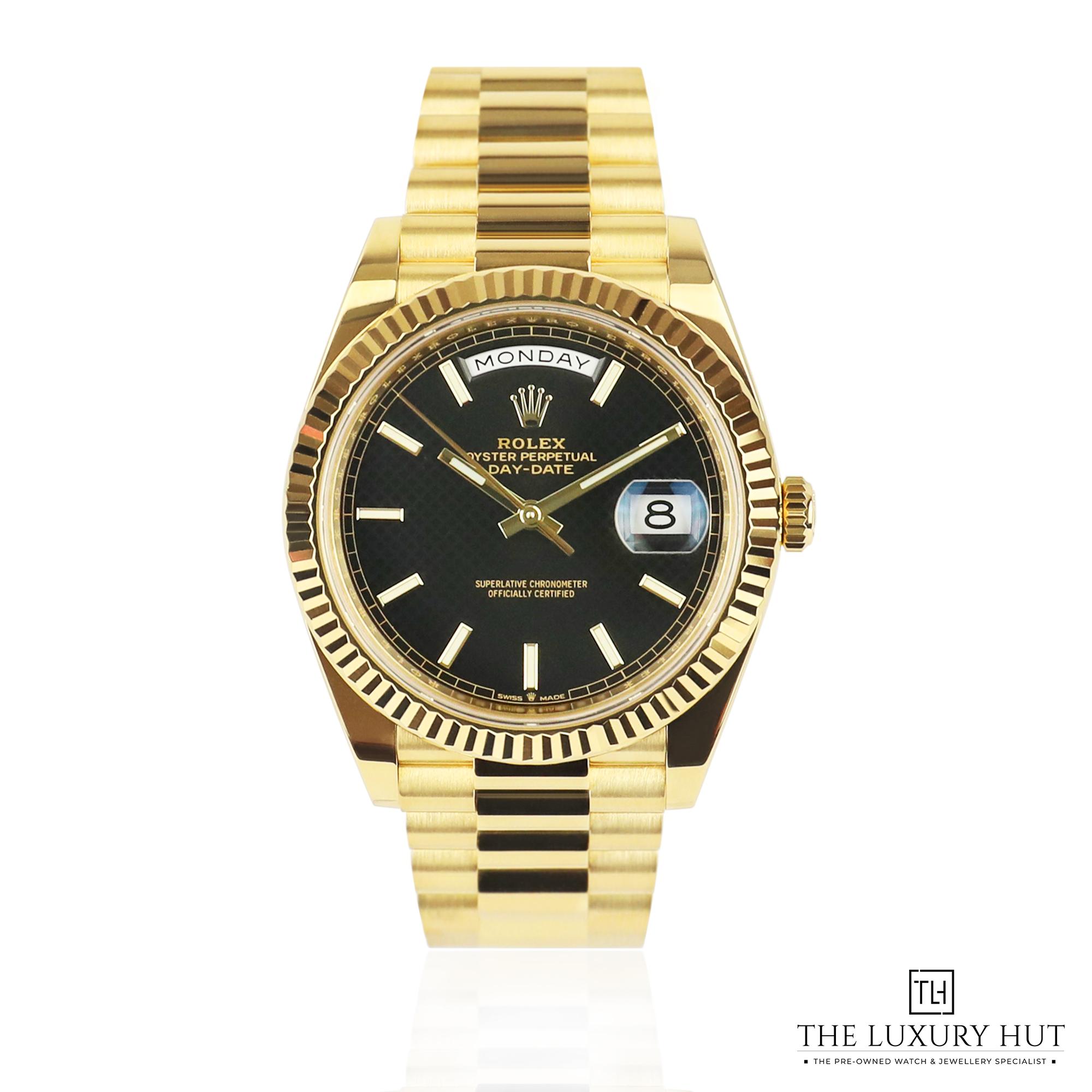 2024/08/Rolex_Day-Date_40_Yellow_Gold_Black_Motif_51006-a.jpg