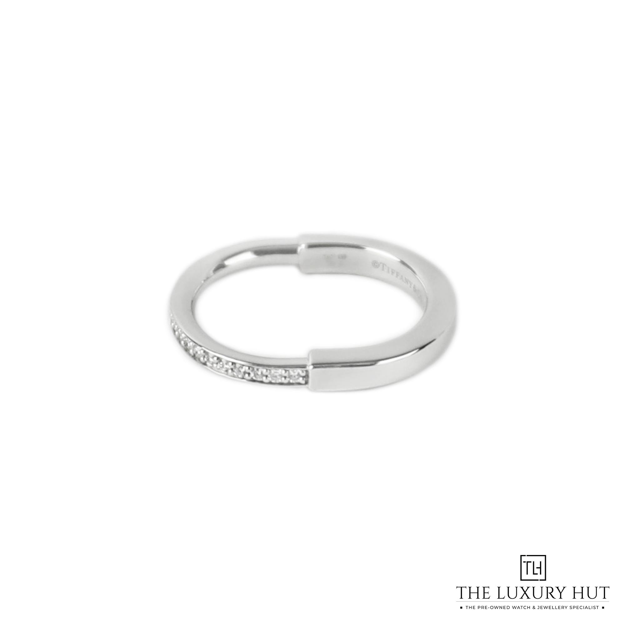 2024/08/Tiffany_White_Gold_Diamond_Lock_Ring_51035-b.jpg
