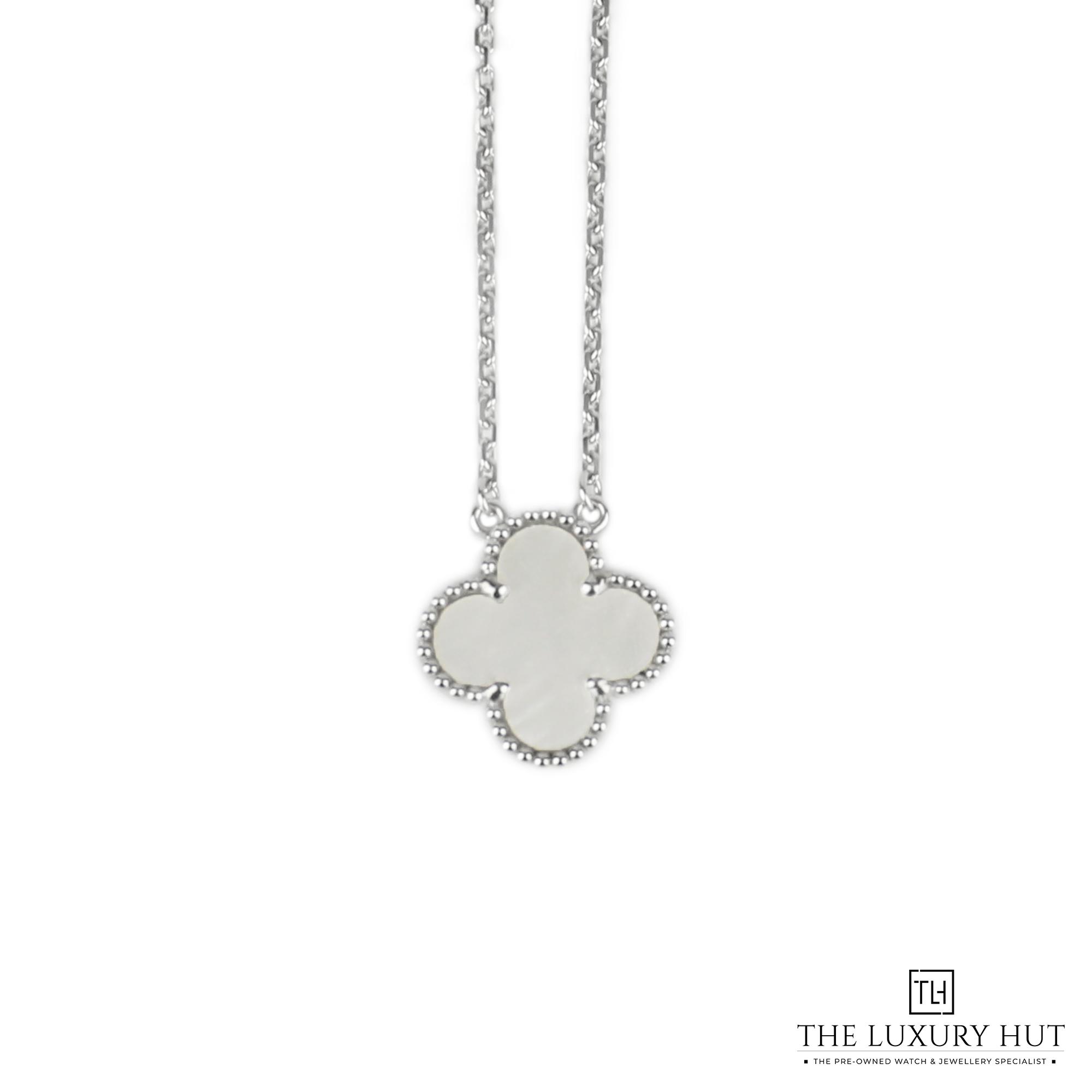 2024/08/Van_Cleef_Alhambra_White_MOP_Pendant_LB322-a.jpg