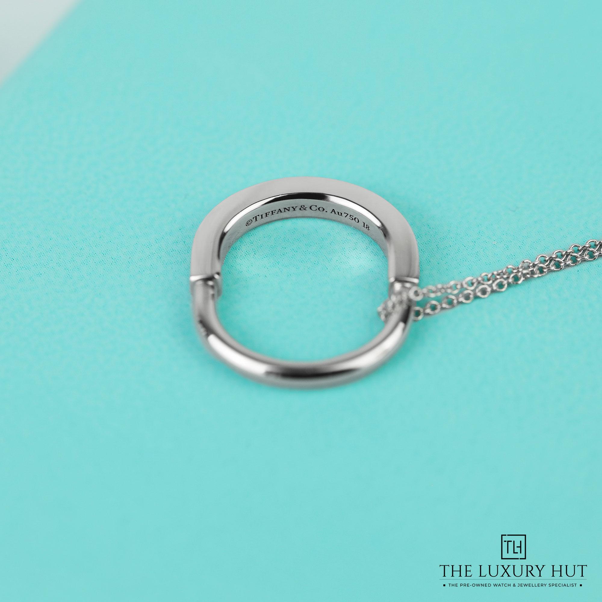 2024/11/Tiffany_White_Gold_Lock_Ring_Necklace_51261-d.jpg