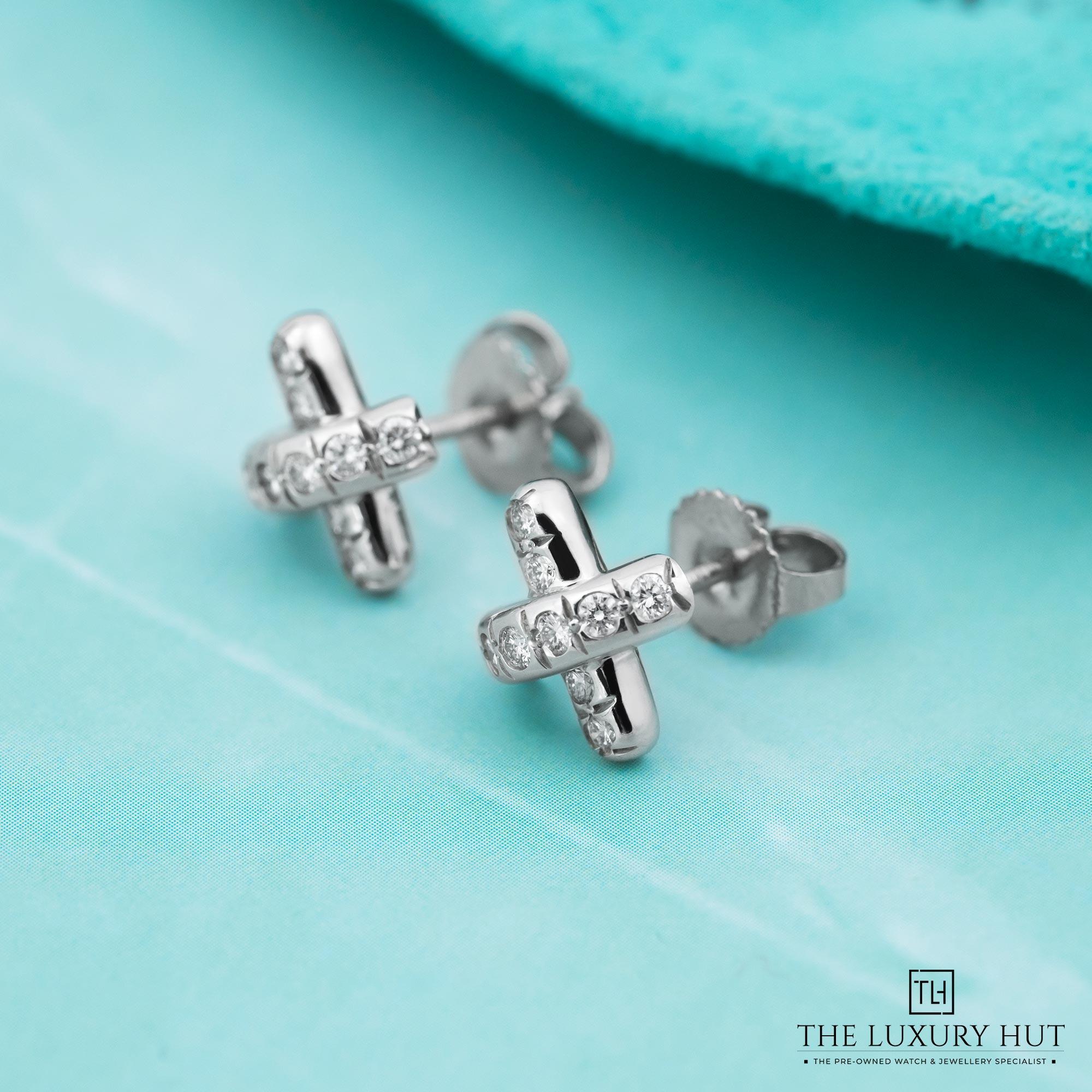 2025/02/Tiffany_Cross_Platinum_Diamond_Kiss_Earrings_51487-c.jpg